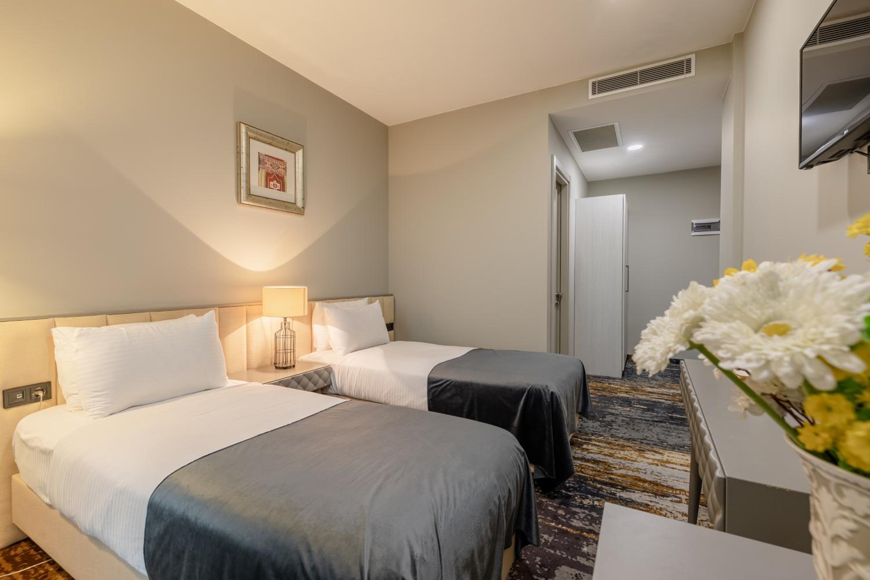 Standard Double Or Twin Room With Balcony - Photo 3