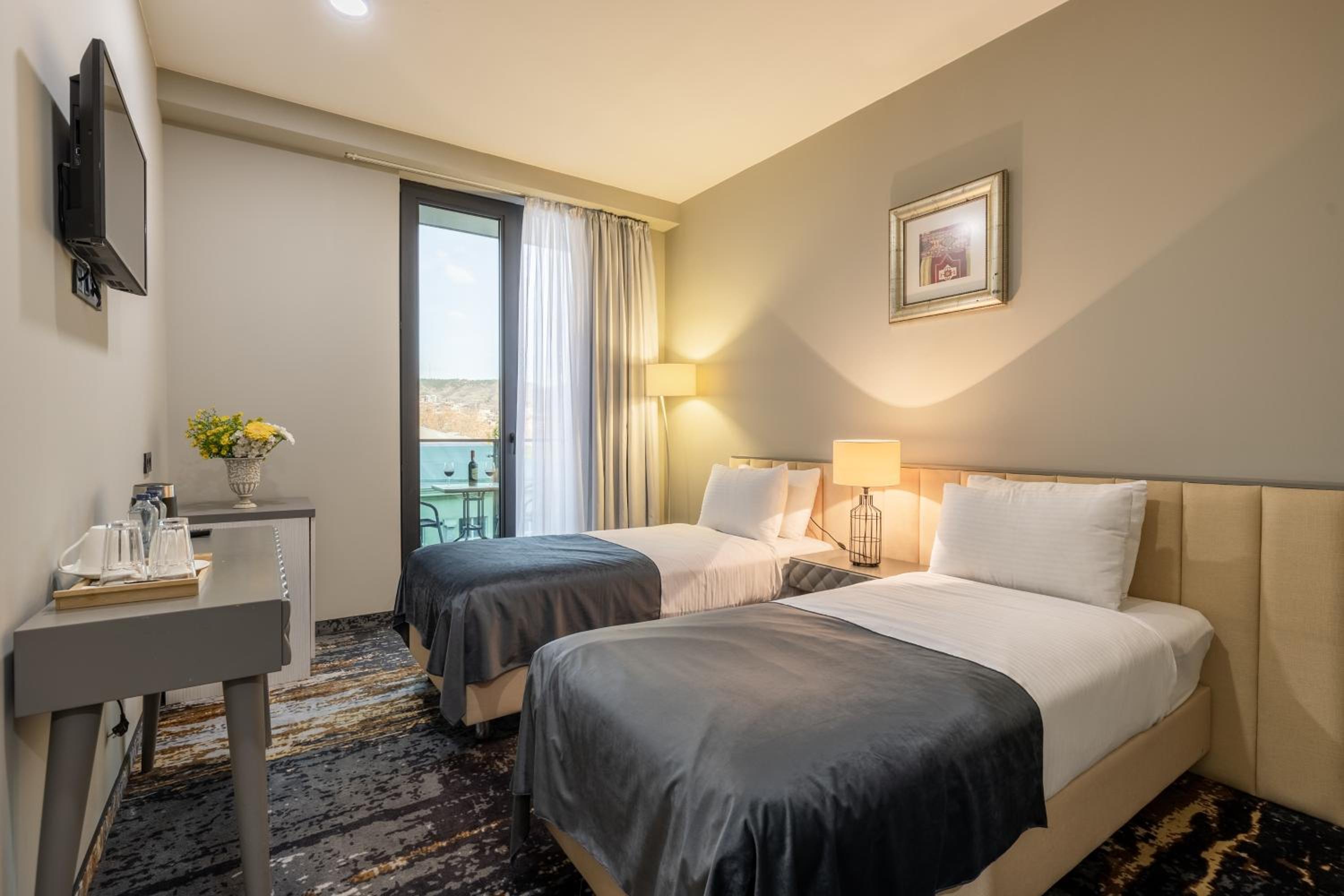 Standard Double Or Twin Room With Balcony - Photo 8