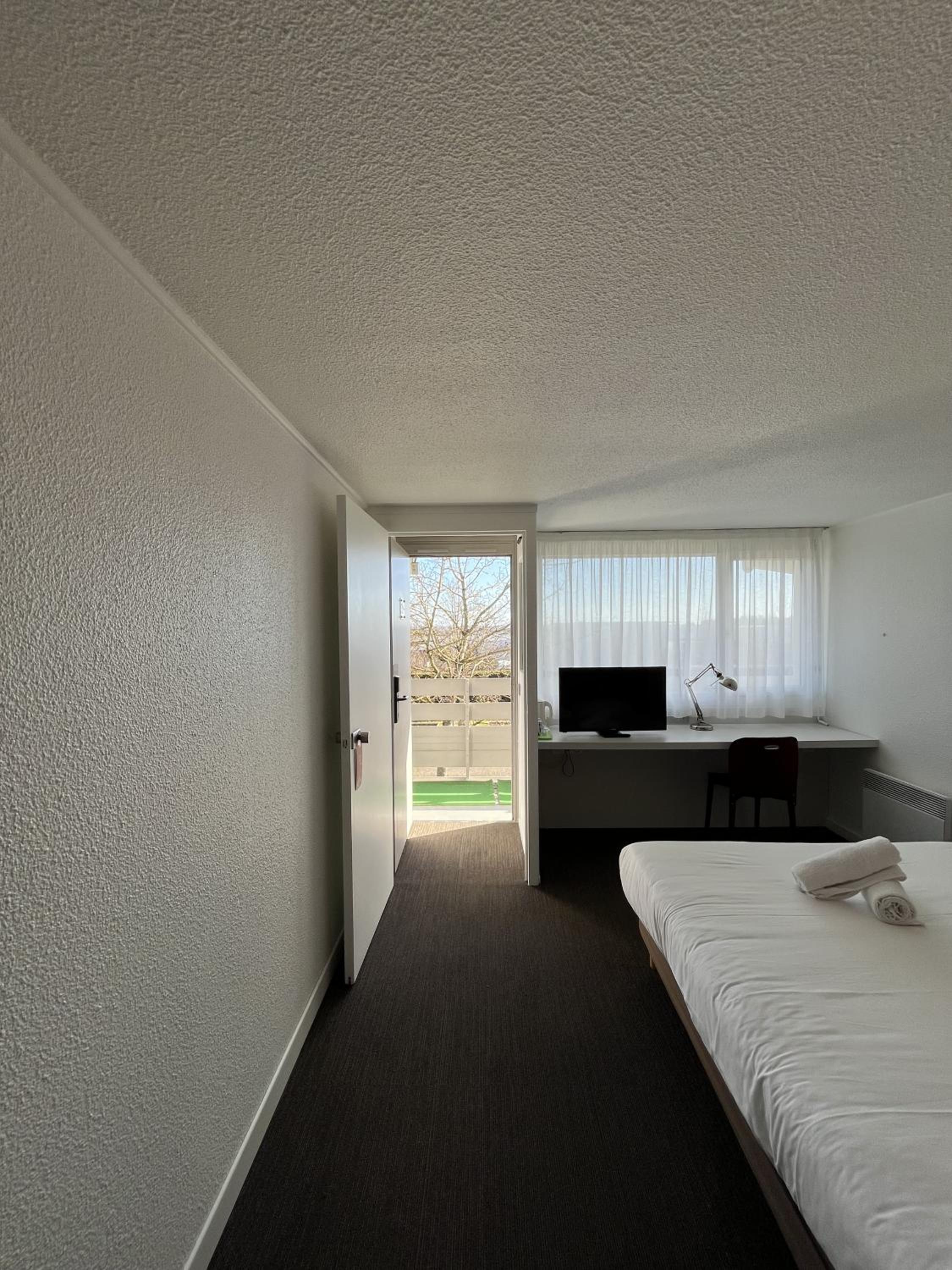 Double Room with One Double Bed - Photo 4