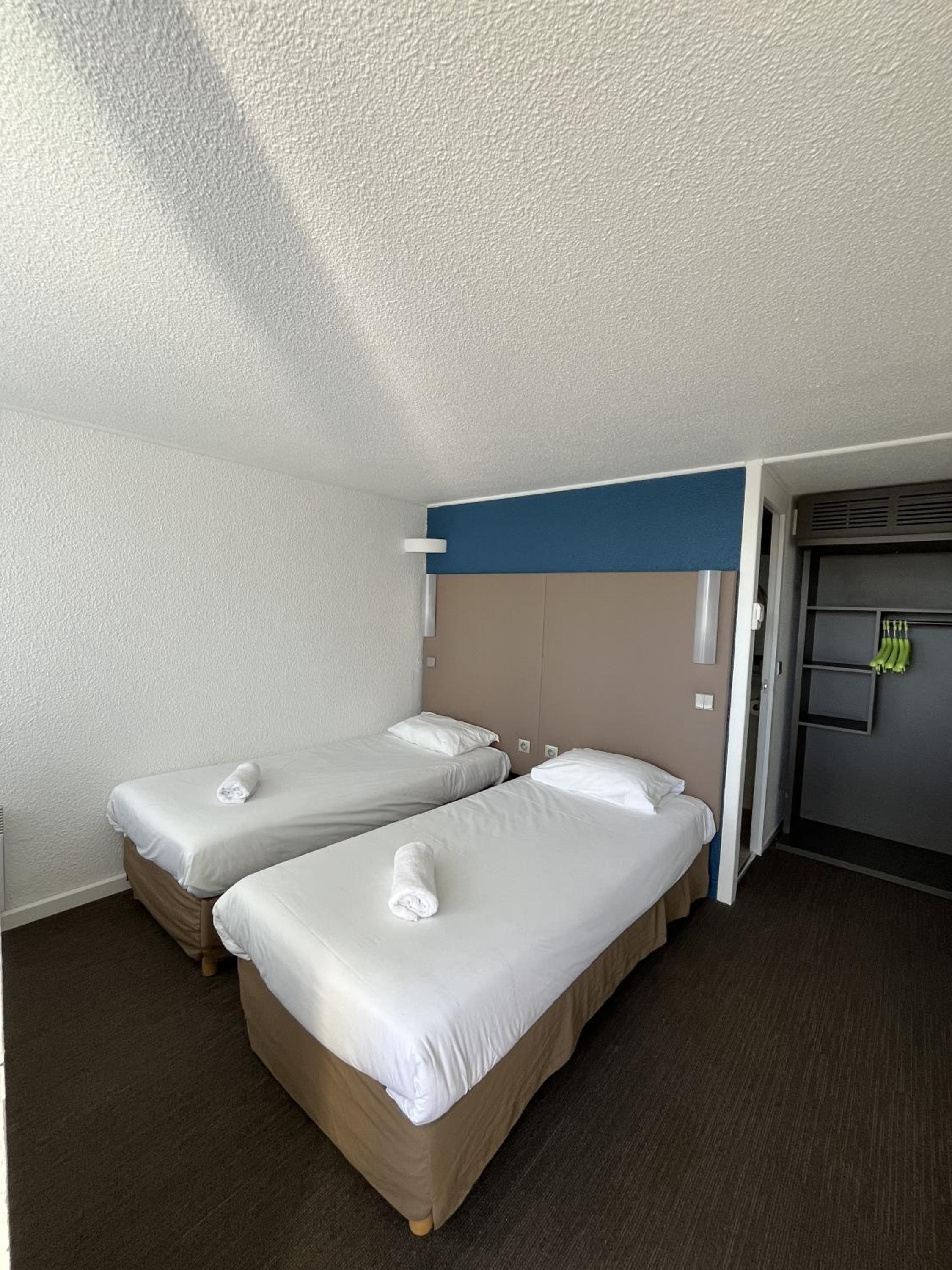 Twin Room - Photo 5