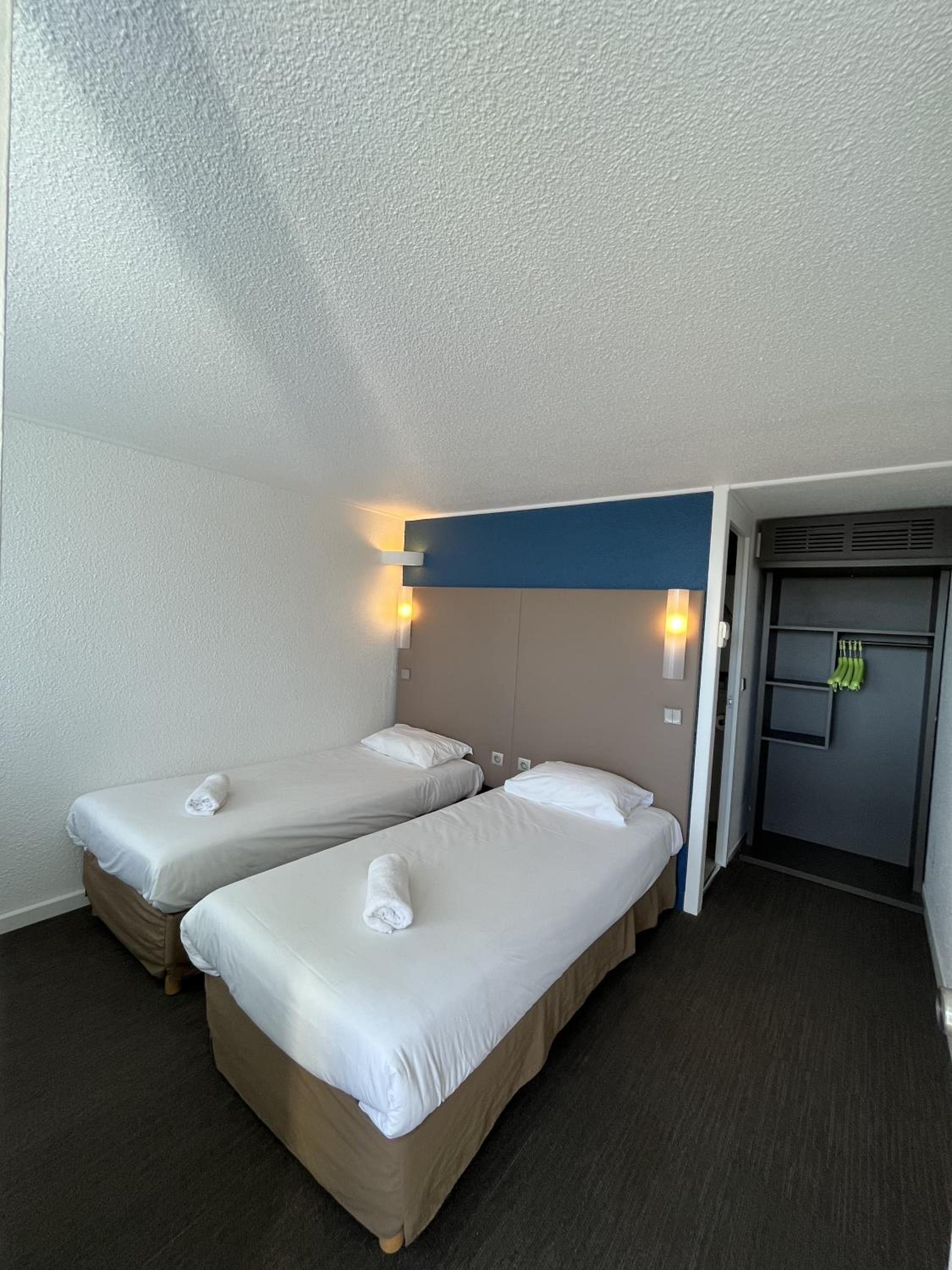 Twin Room - Photo 6