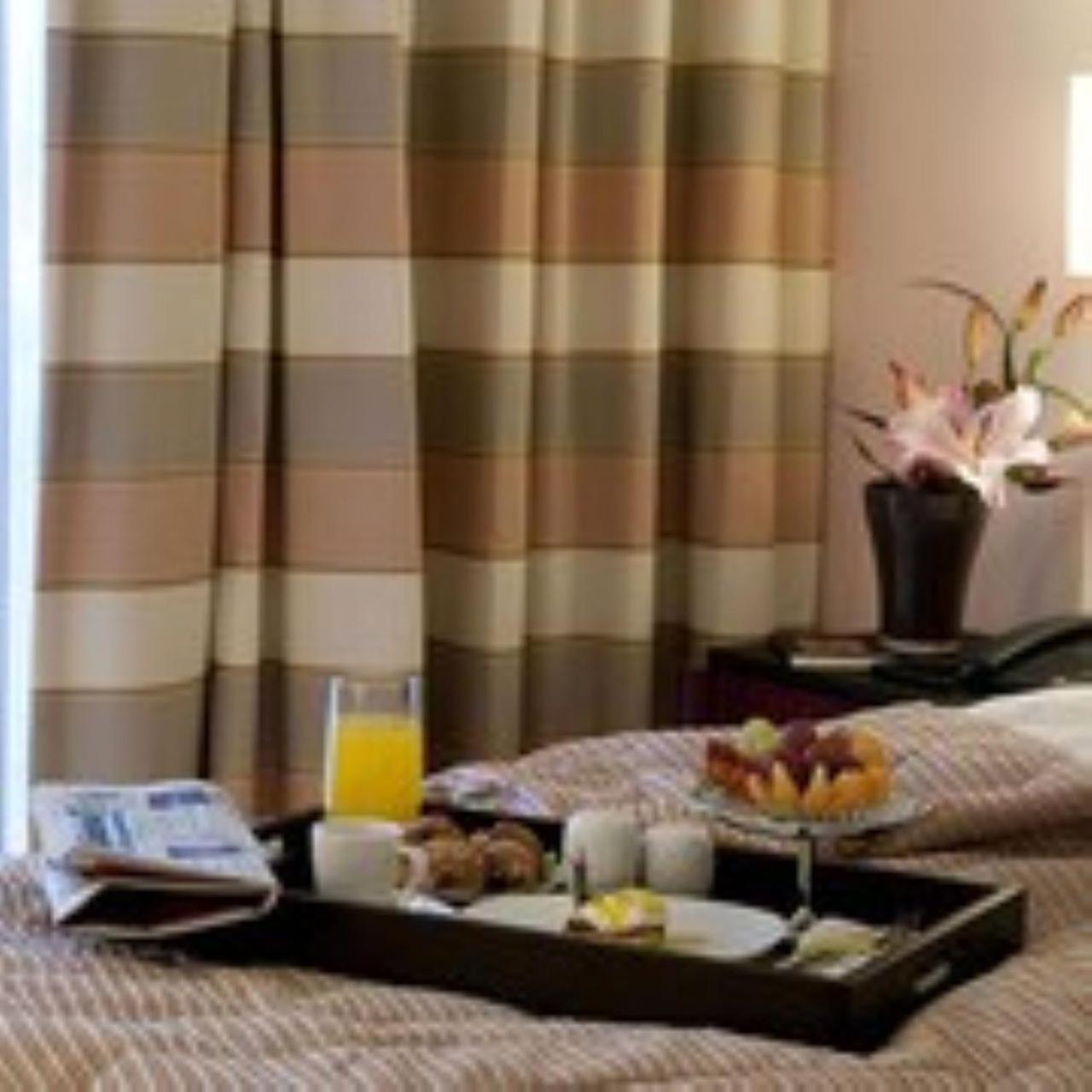 King Suite with Spa and Pool Access - Photo 3