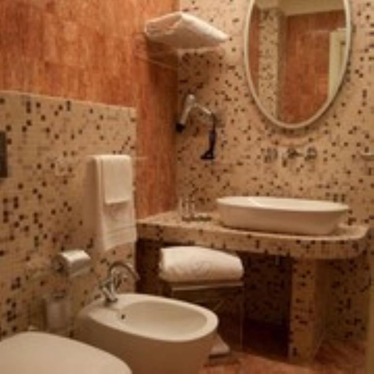 King Suite with Spa and Pool Access - Photo 5