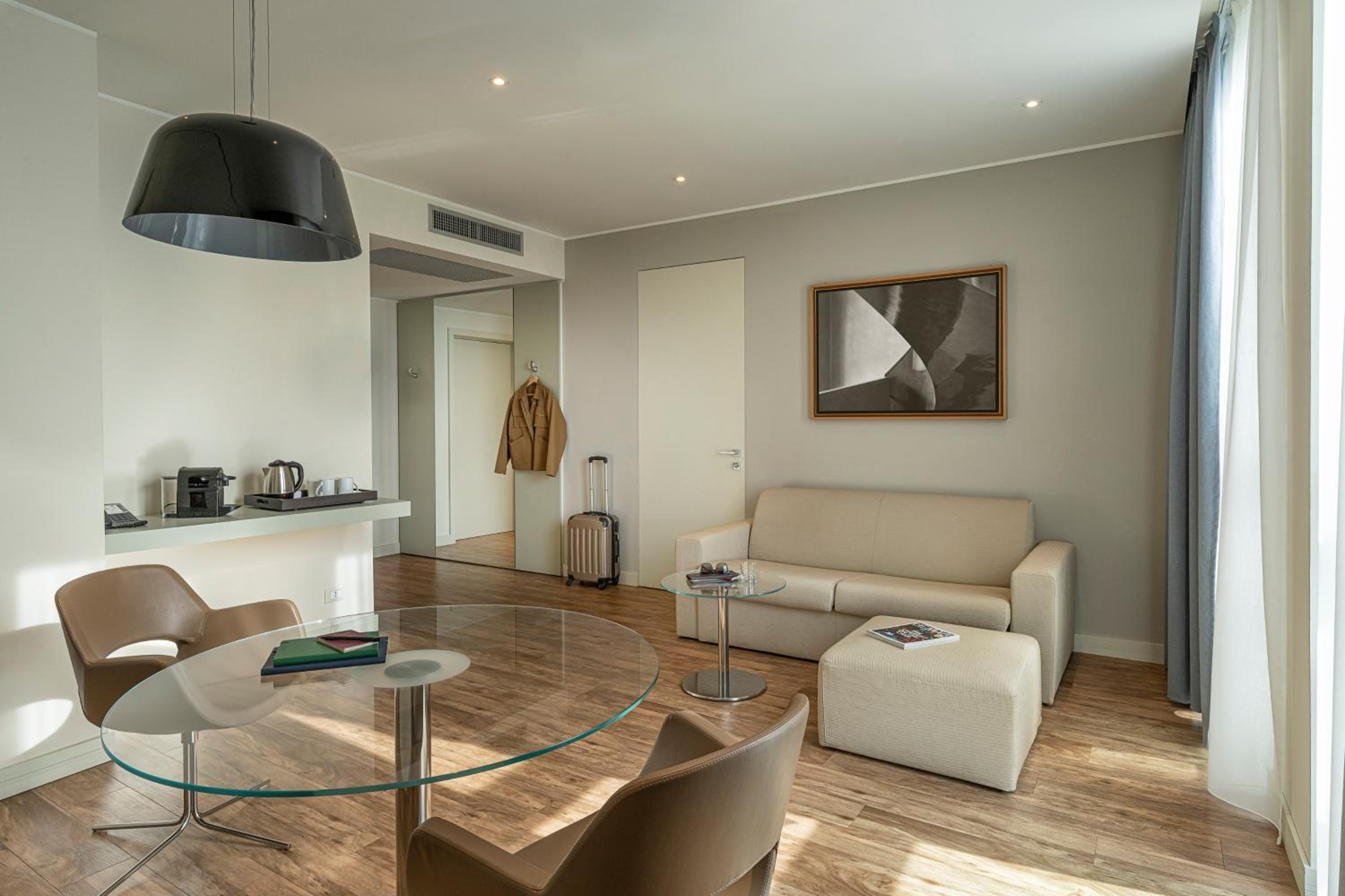 One-Bedroom King Suite - Photo 3