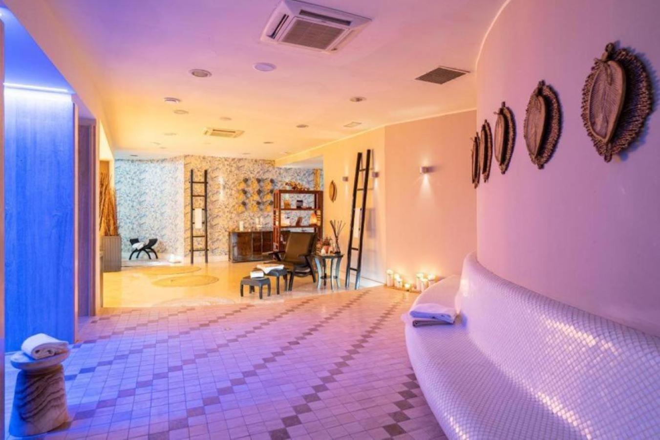 Prestige King Room with Spa Package - Photo 17