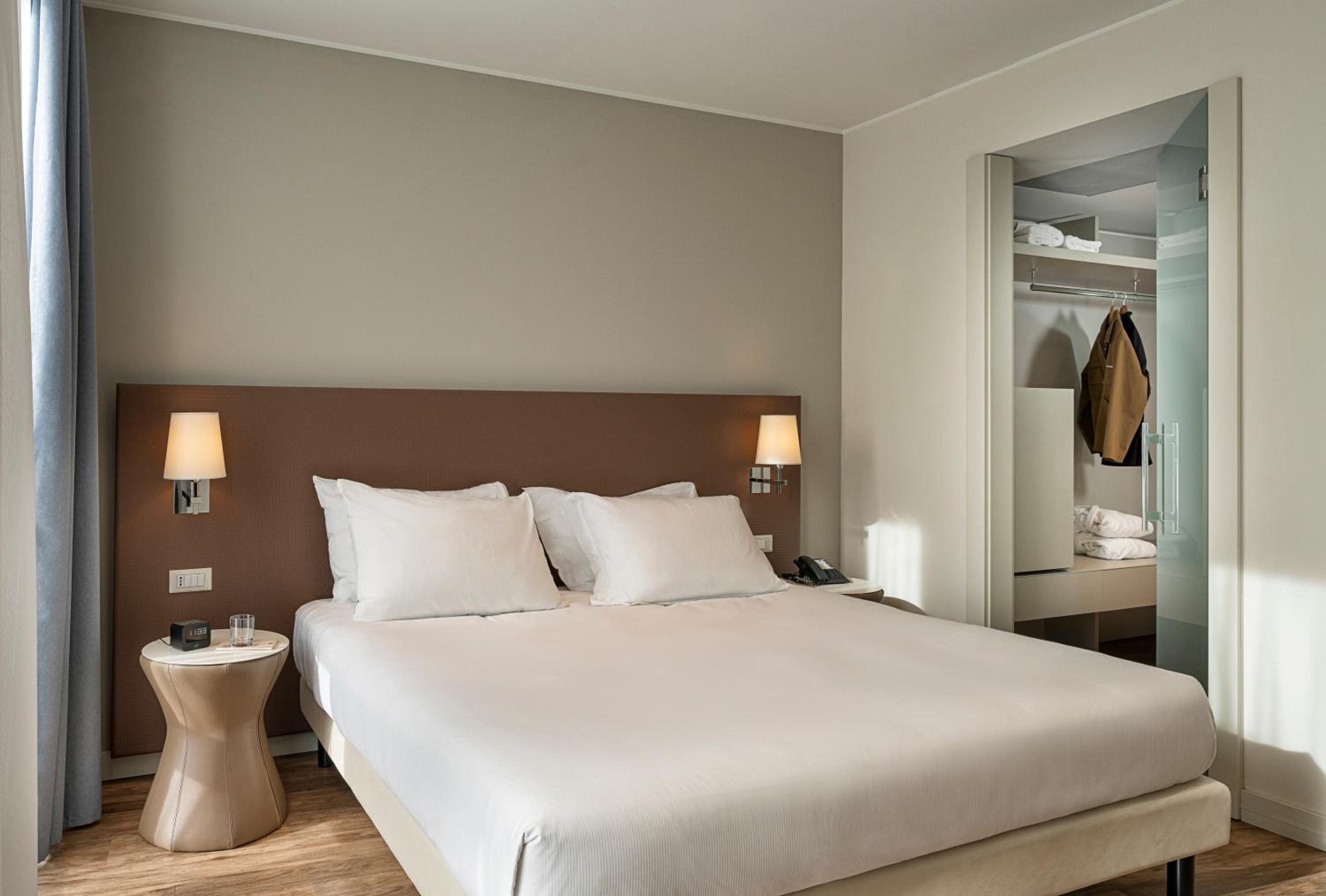 One-Bedroom King Suite - Photo 2