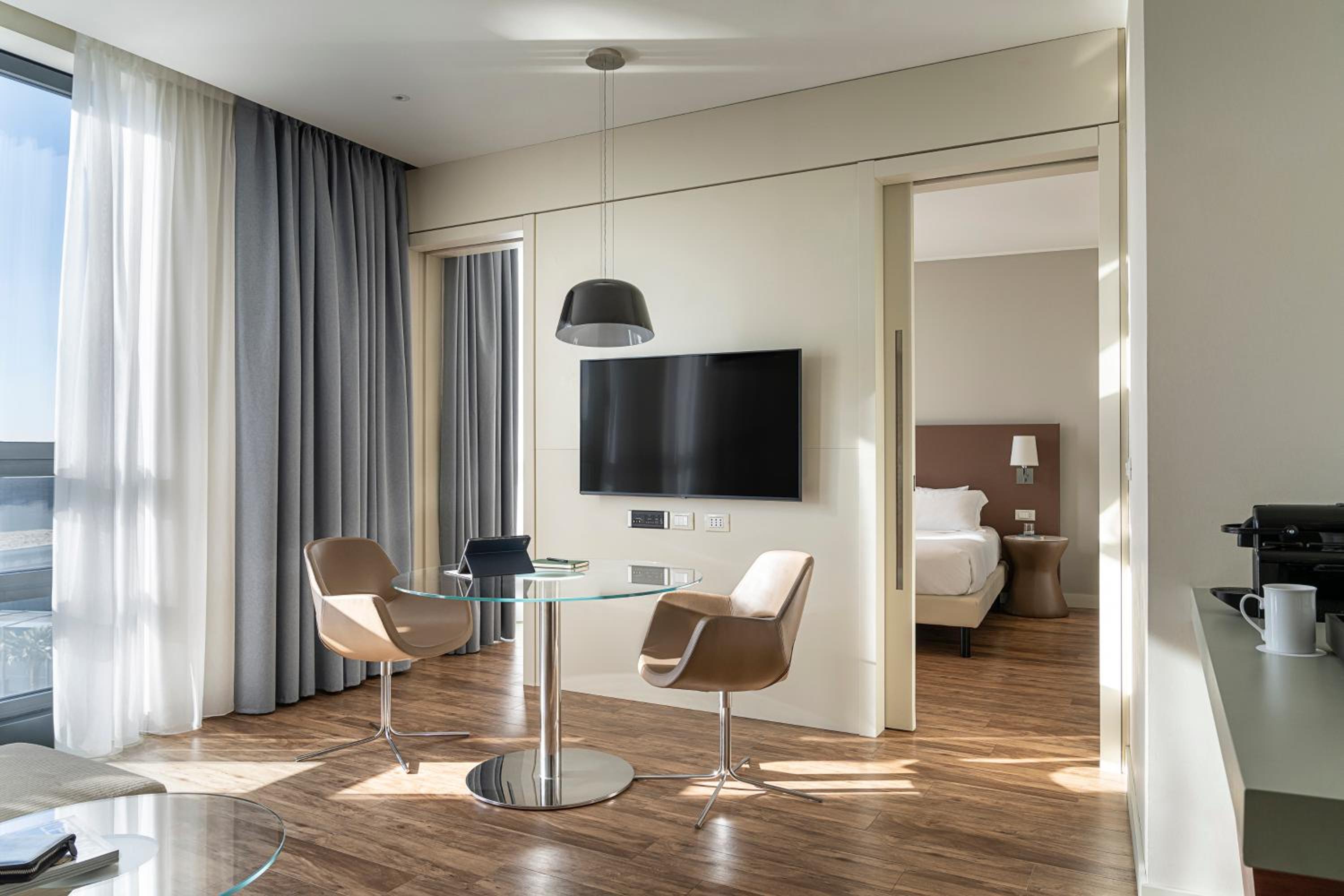 One-Bedroom King Suite - Photo 4