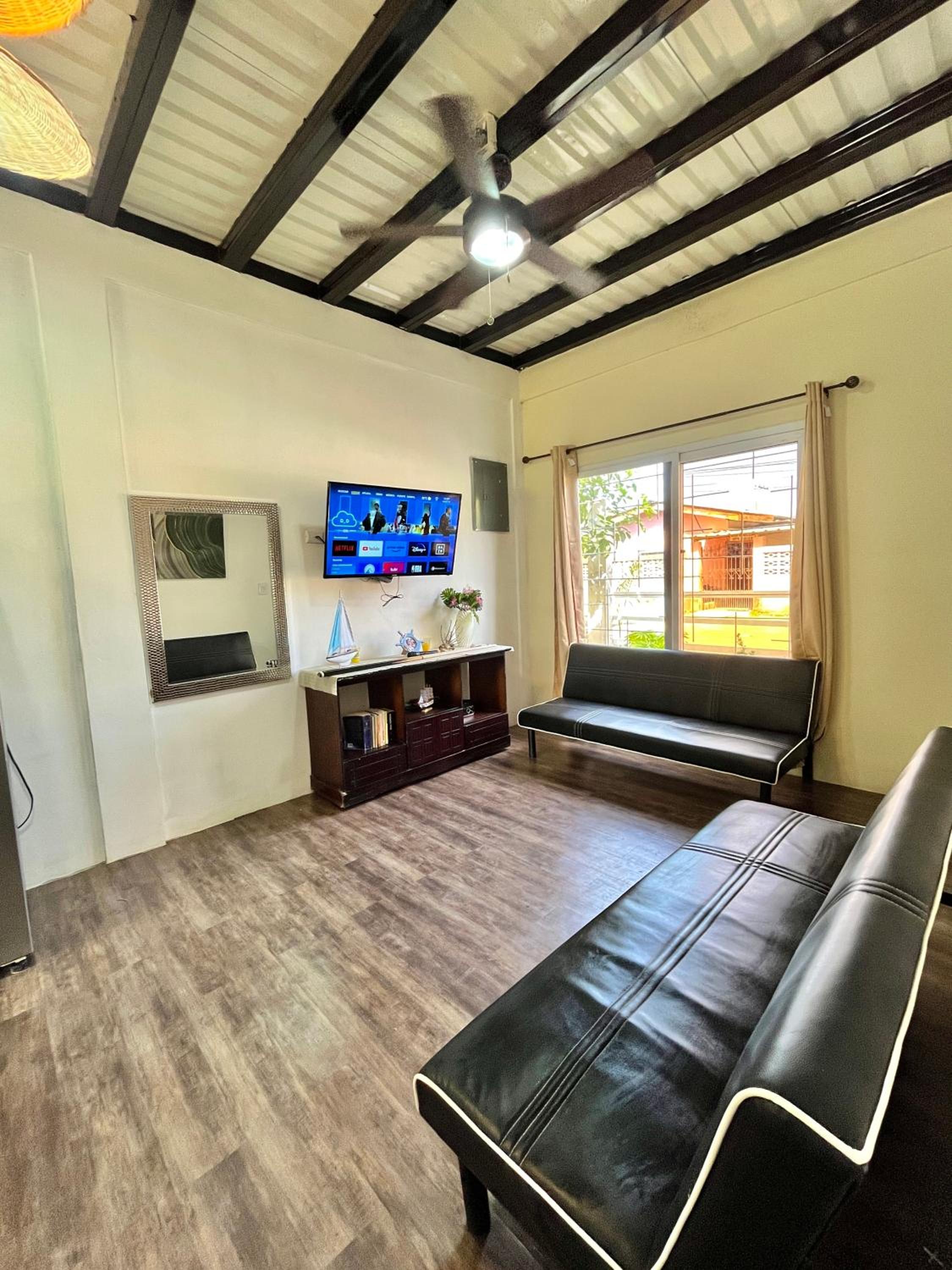 Four-Bedroom House photo 3