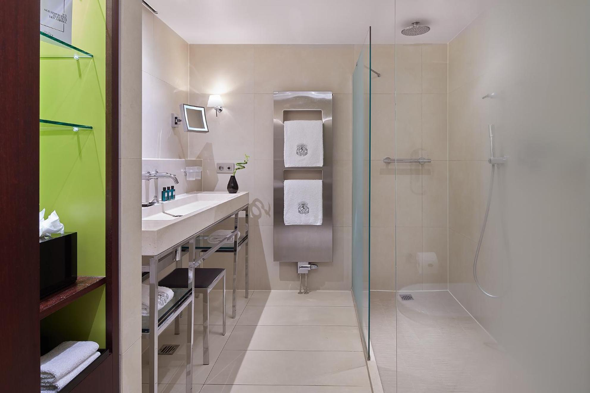 Superior Queen Room with Courtyard, Garden or City View