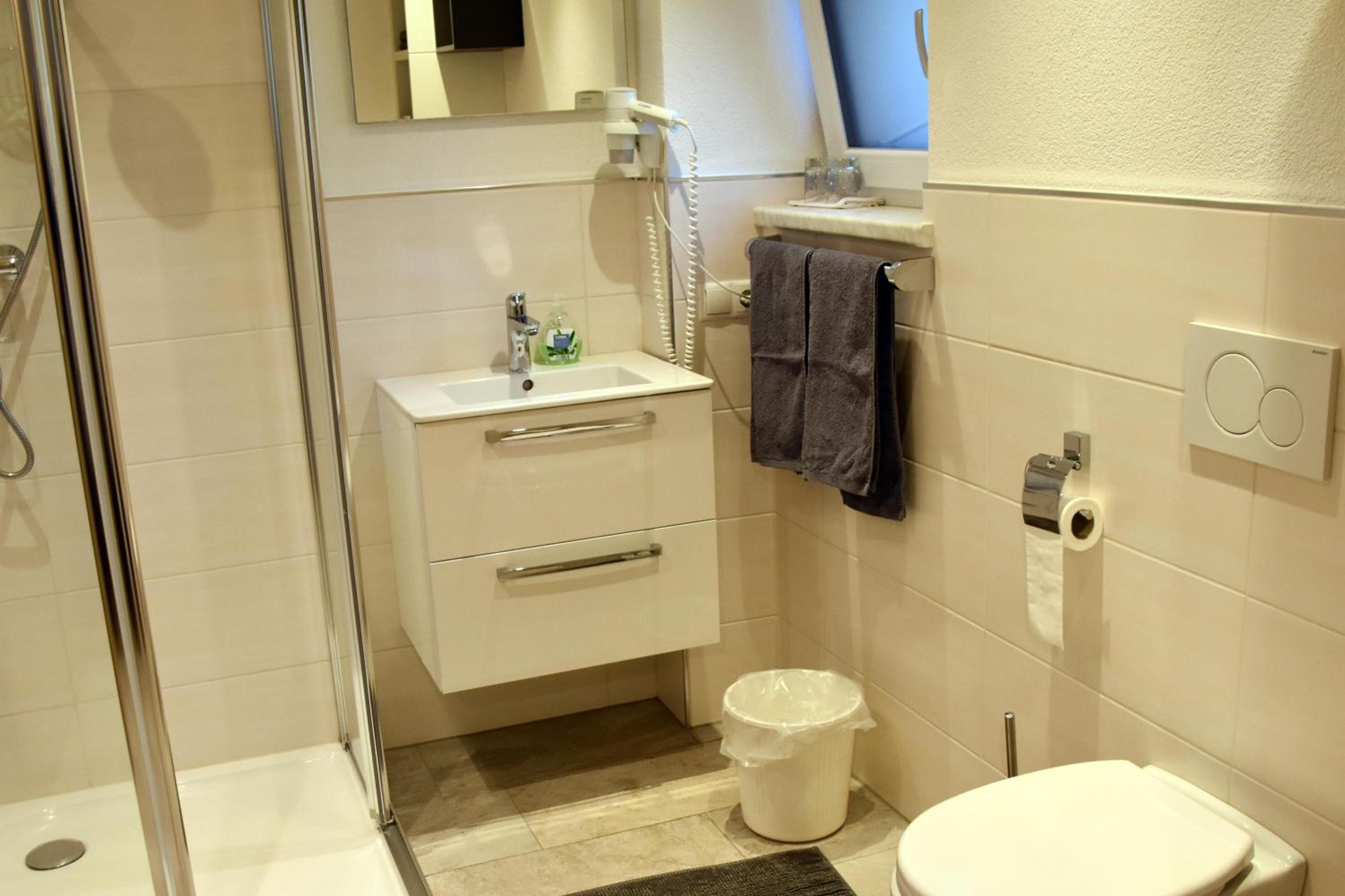Apartment with Shower photo 2