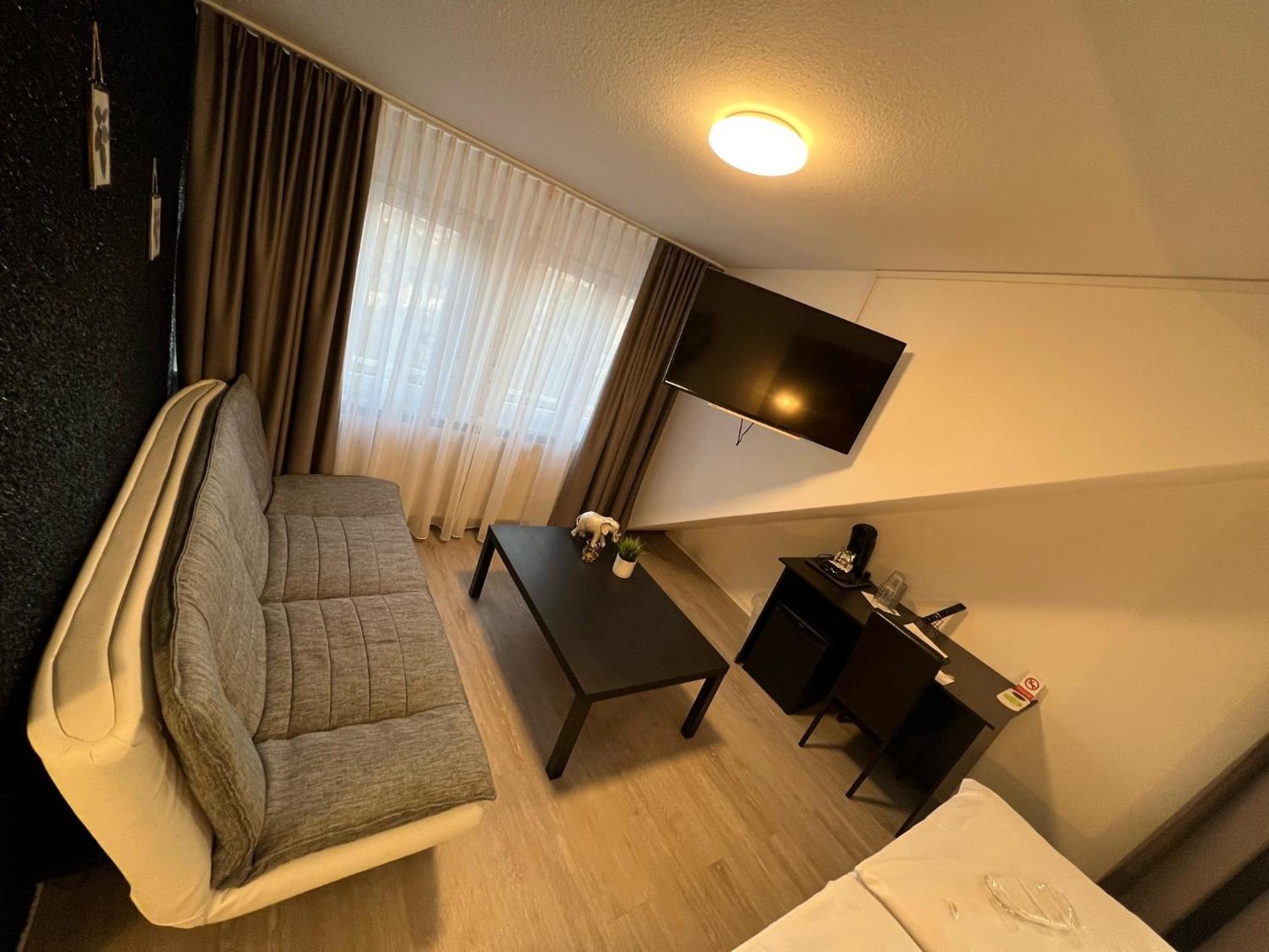 Standard Double Suite - Photo 3