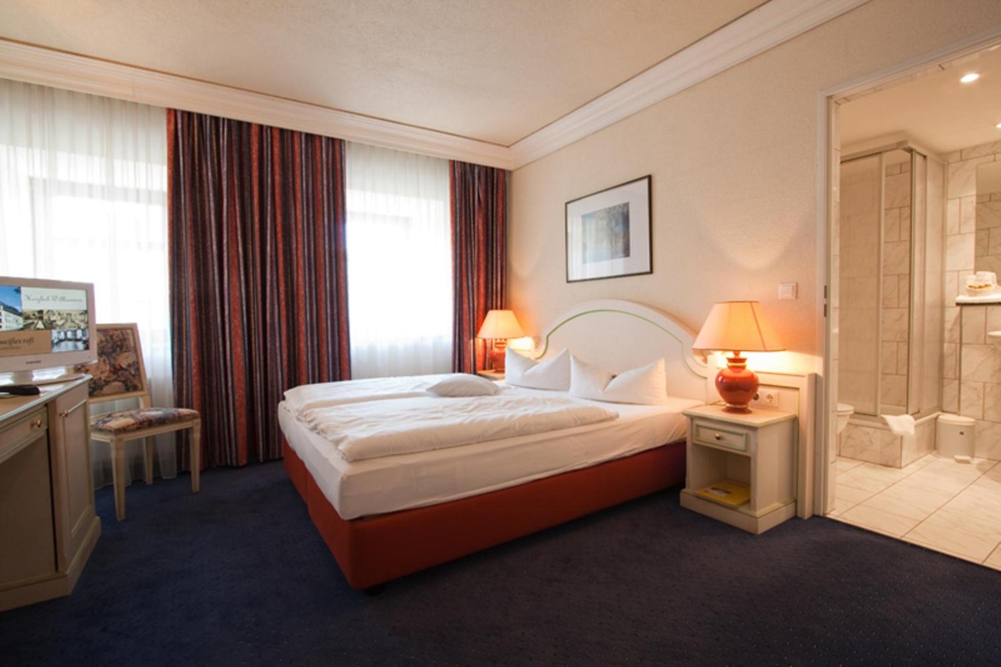 Double Room with Street View