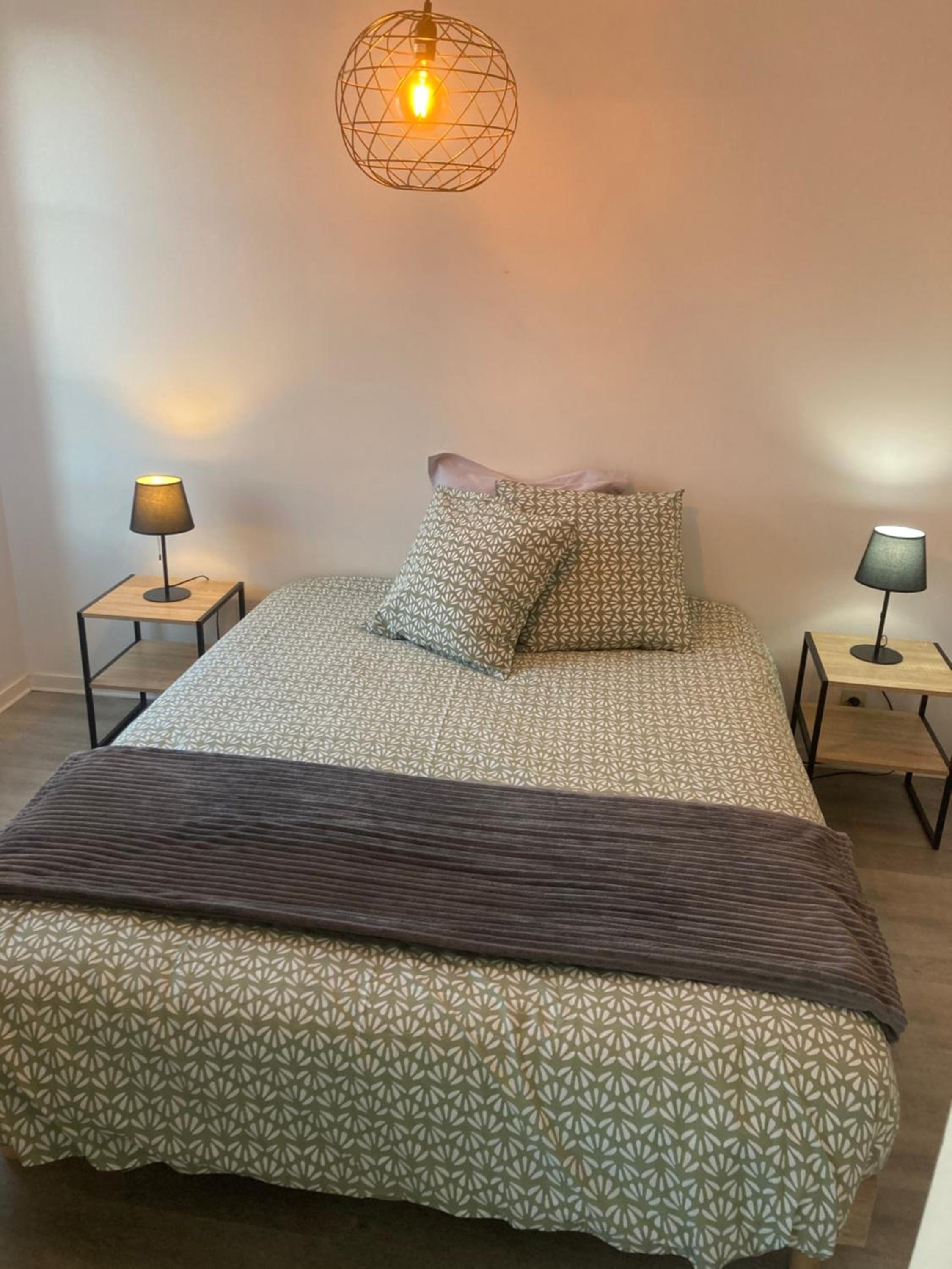 One-Bedroom Apartment - Photo 12