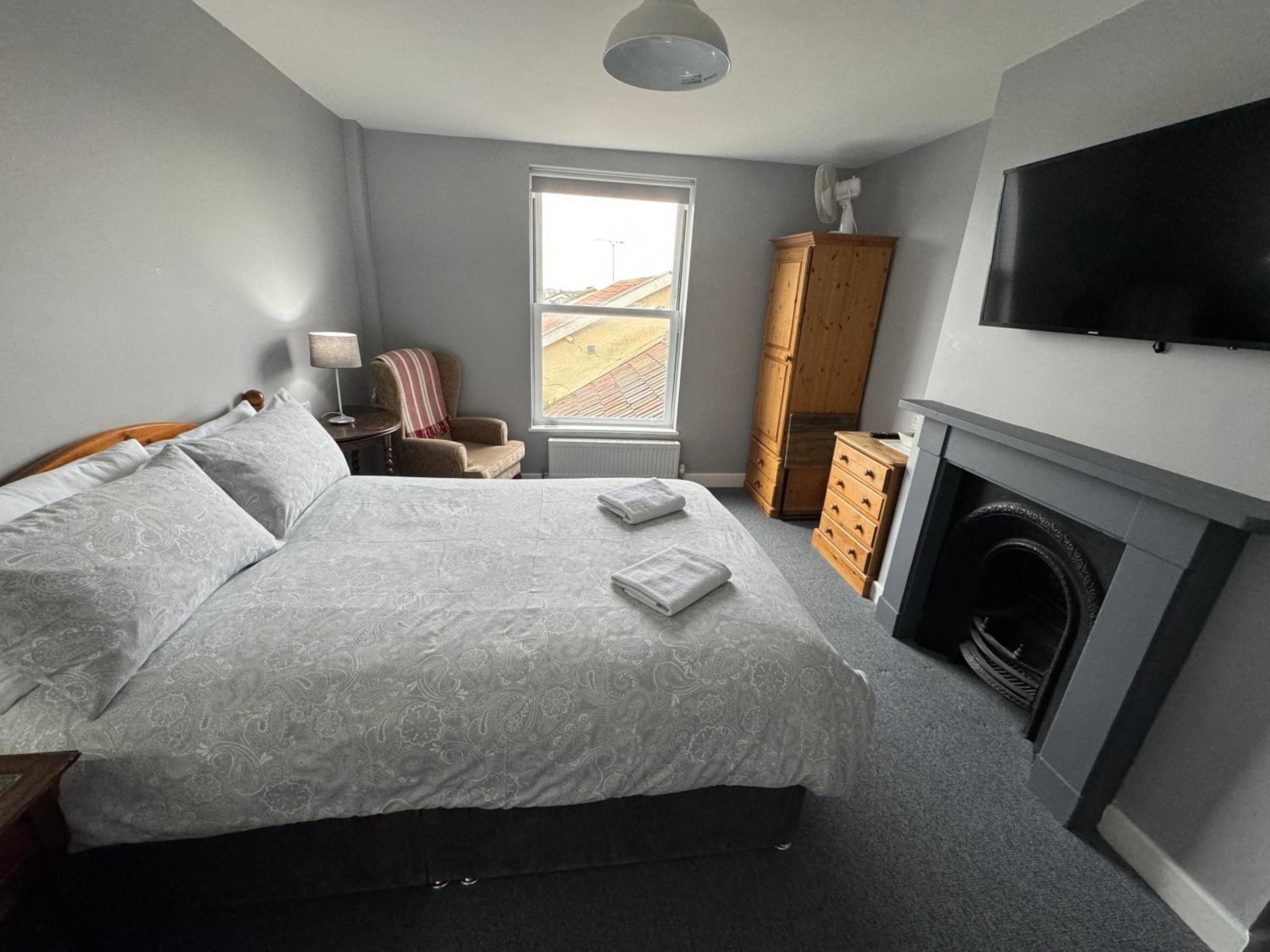 Double Room with Private Bathroom - Photo 7