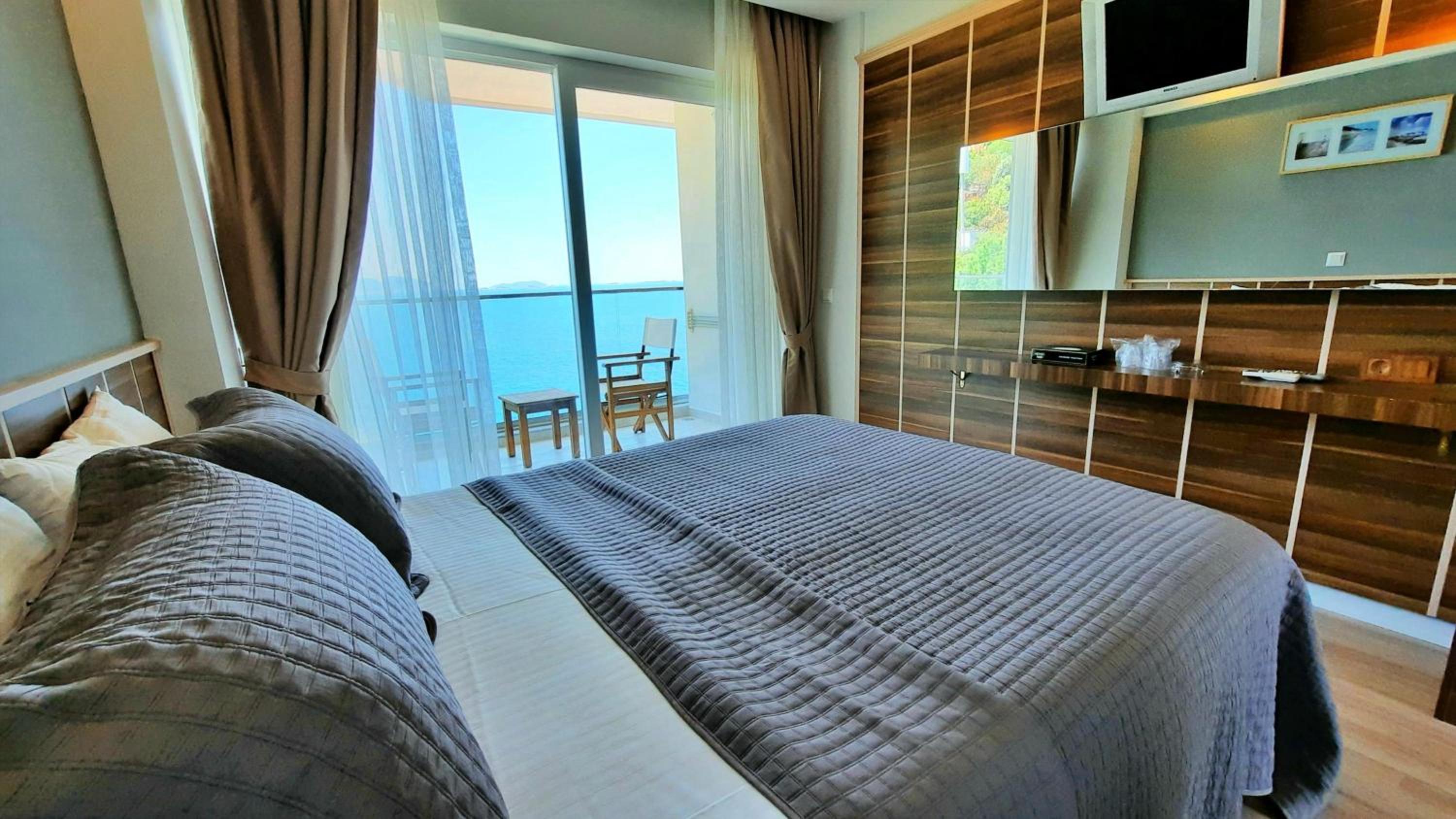Standard Double Room with Sea View - Photo 17
