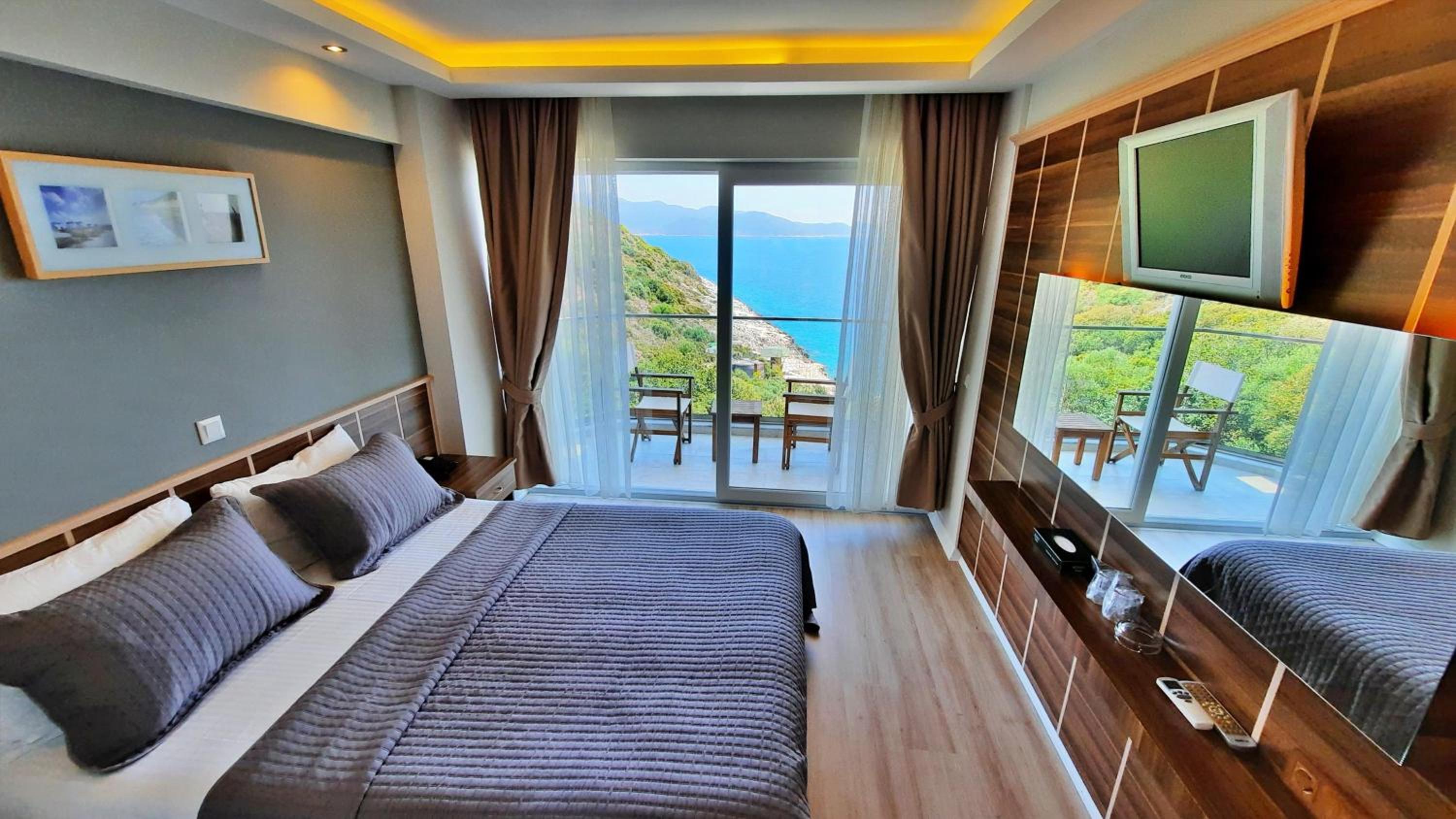 Standard Double Room with Sea View - Photo 25