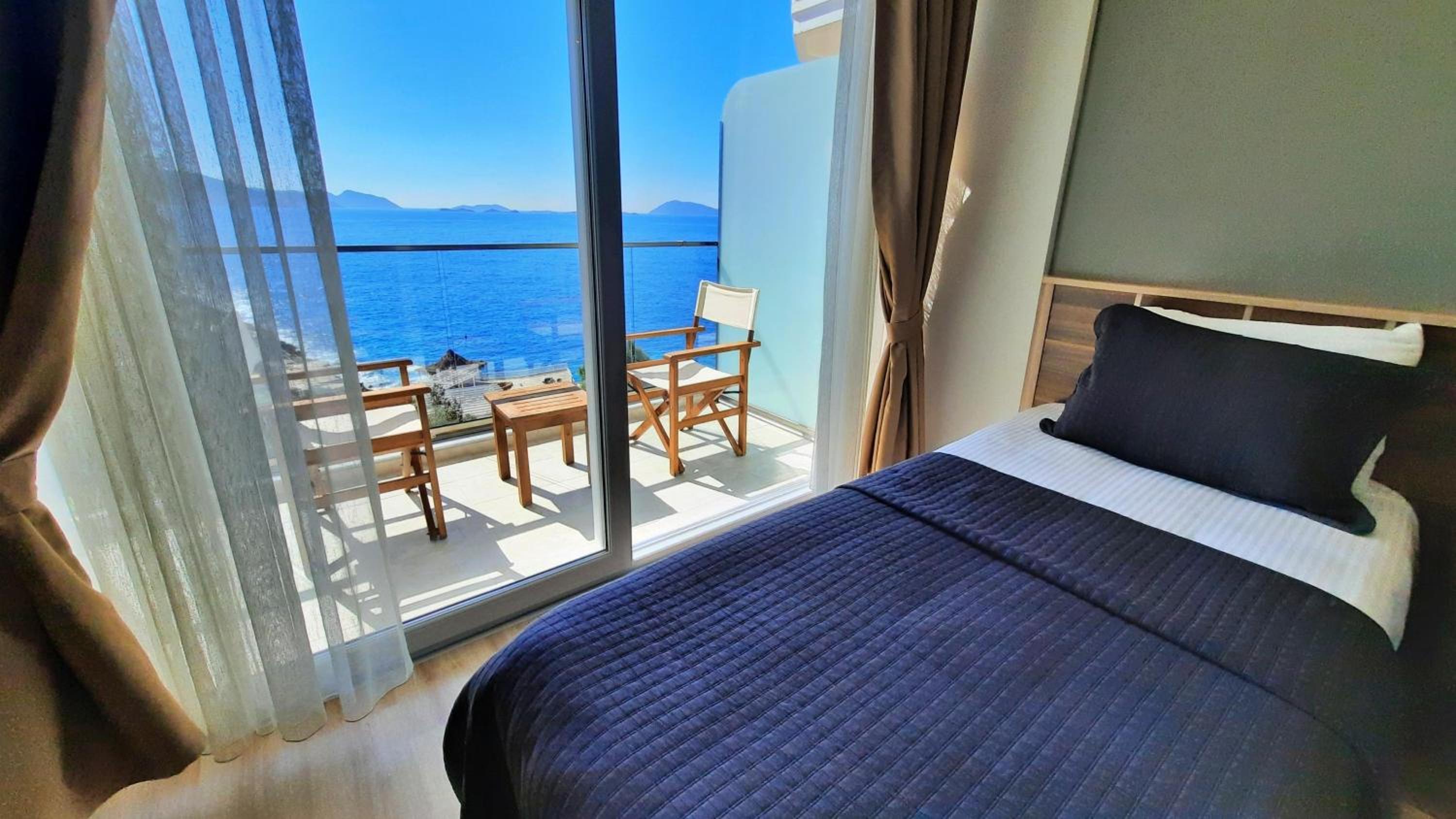 Standard Double Room with Sea View - Photo 11