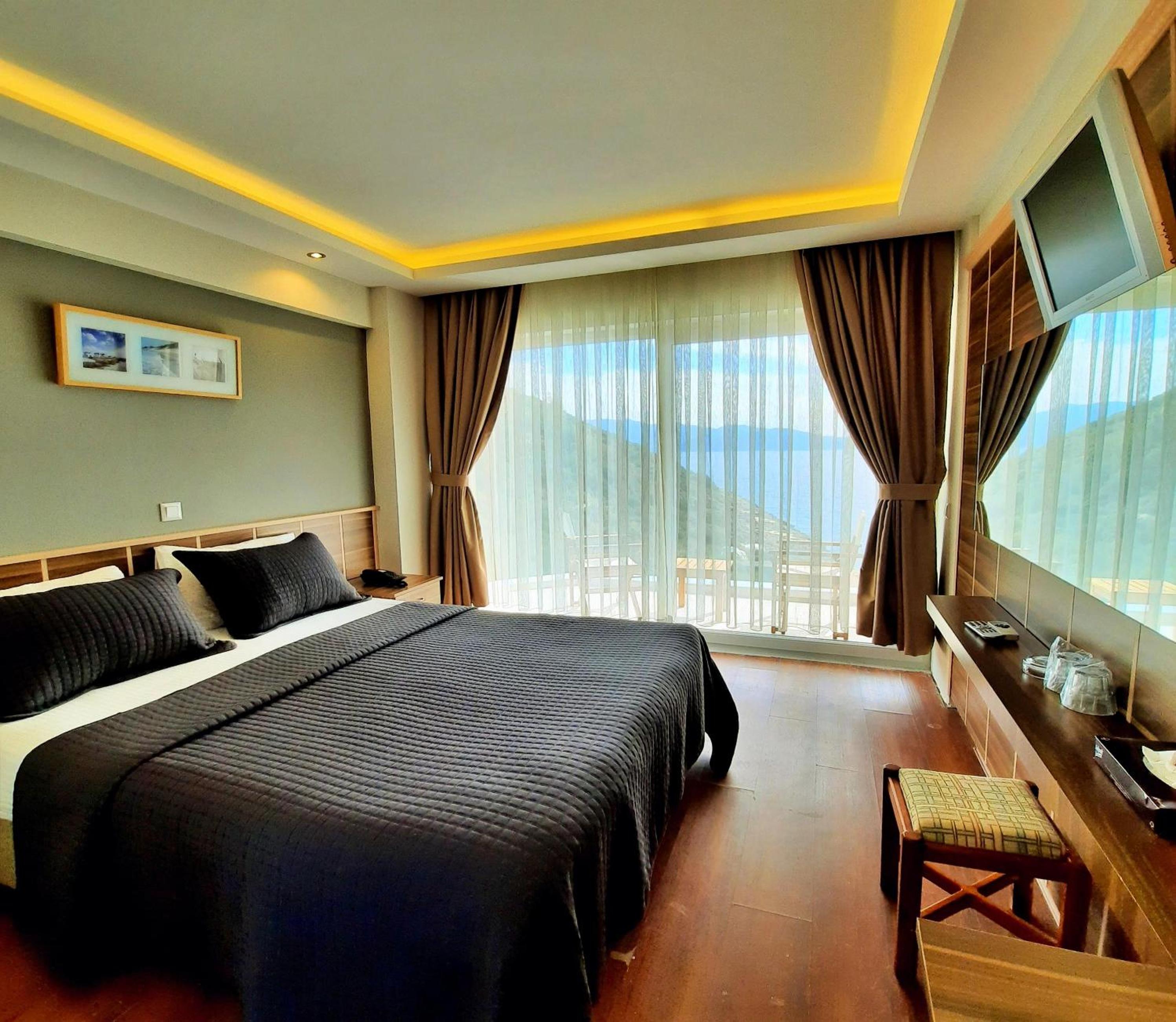 Standard Double Room with Sea View - Photo 9