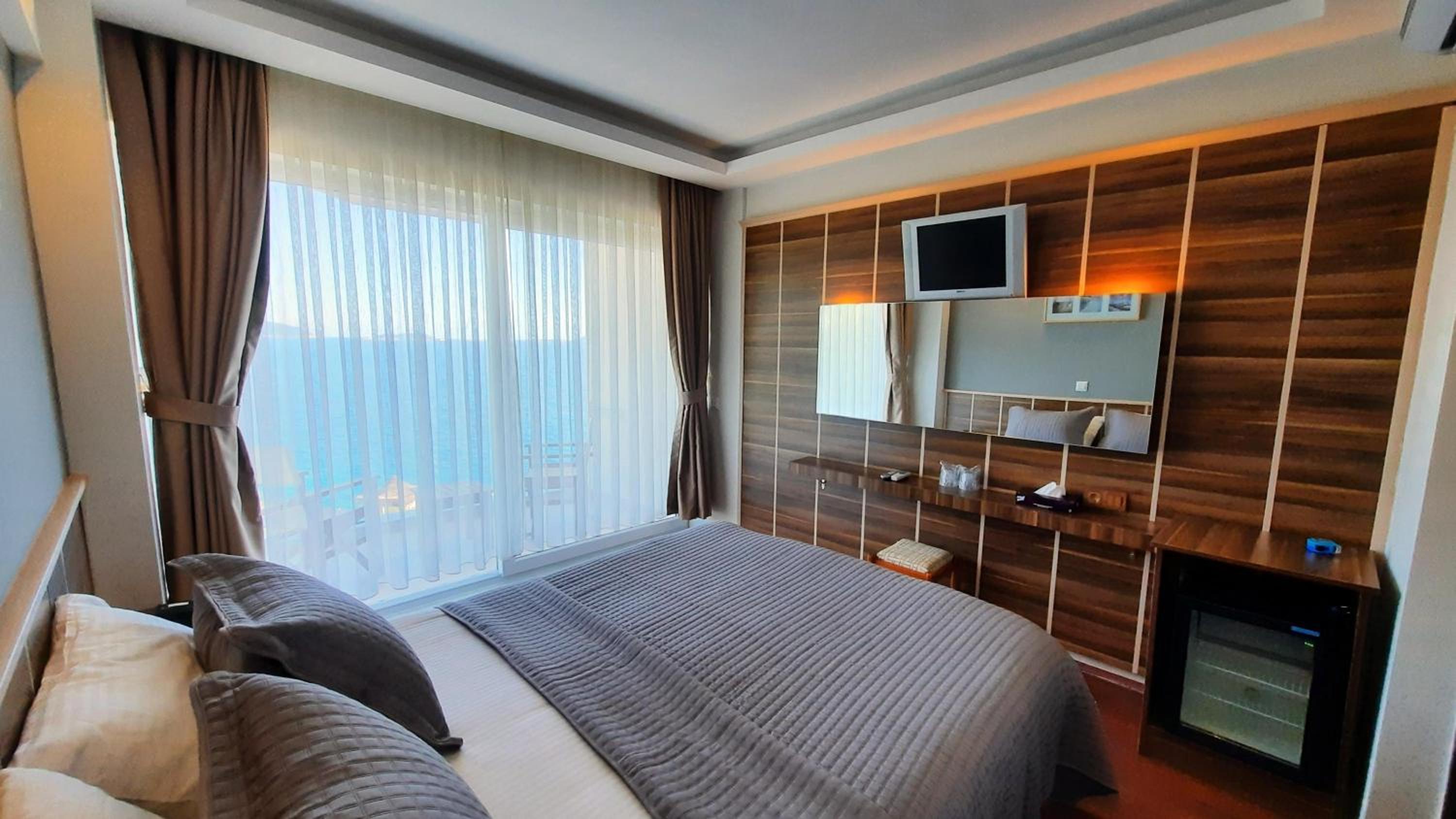 Standard Double Room with Sea View - Photo 5