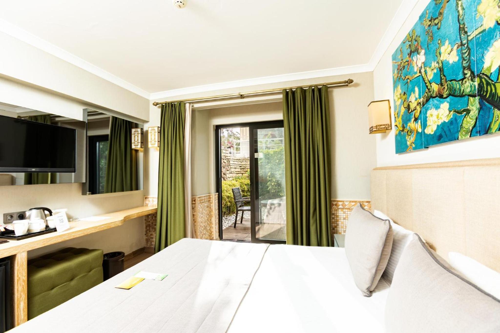 Standard Double or Twin Room with Garden View
