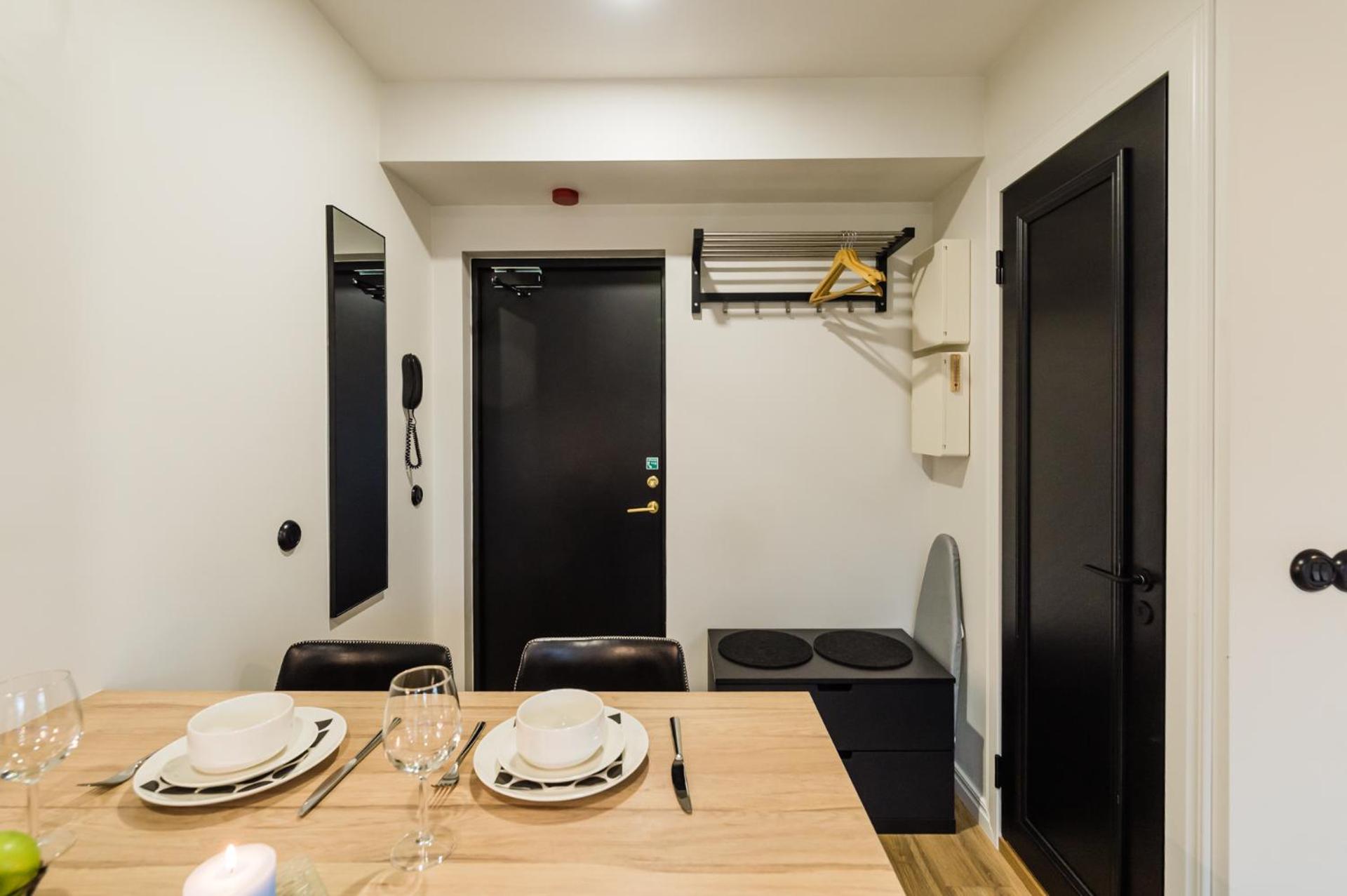 Studio Apartment with Balcony photo 3