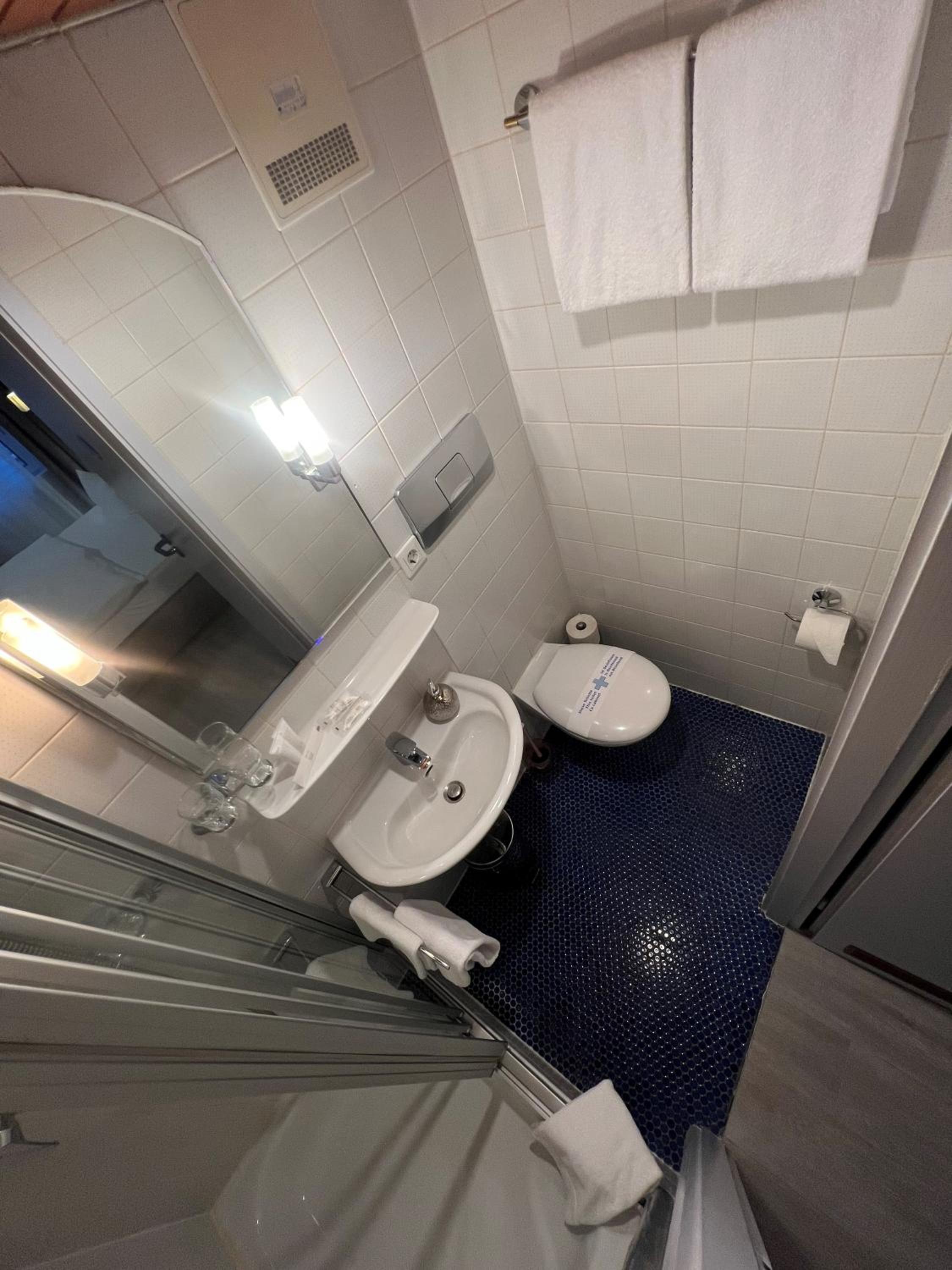 Double Room - Photo 5