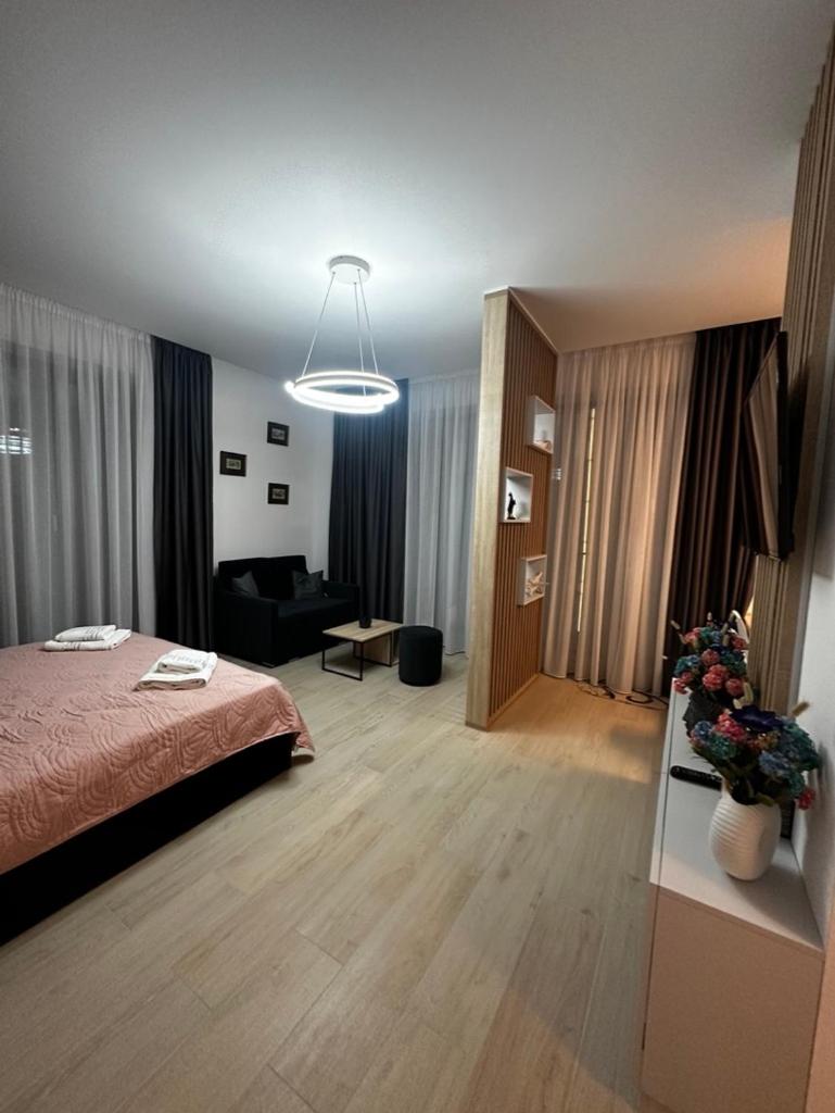 One-Bedroom Apartment photo 1