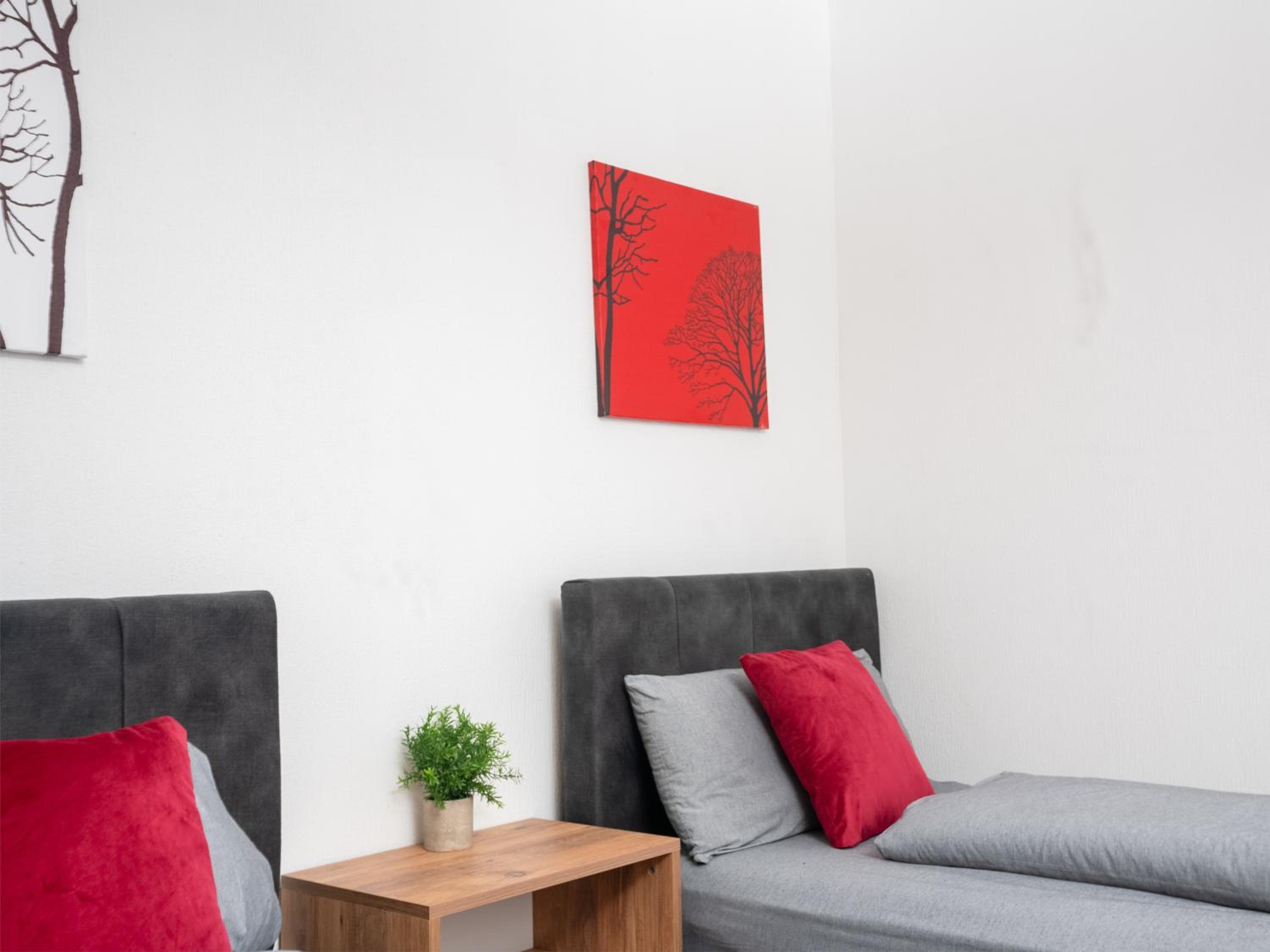One-Bedroom Apartment photo 1