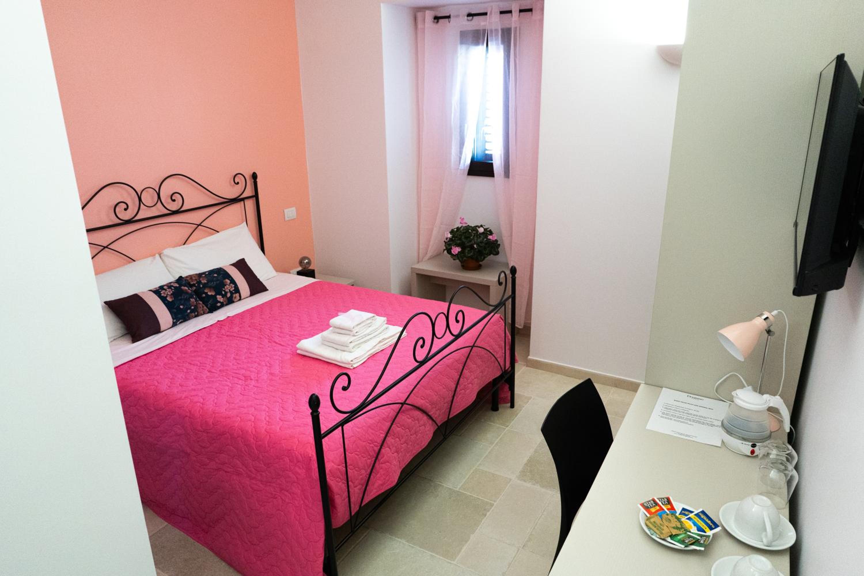 Economy Double Room - Photo 1