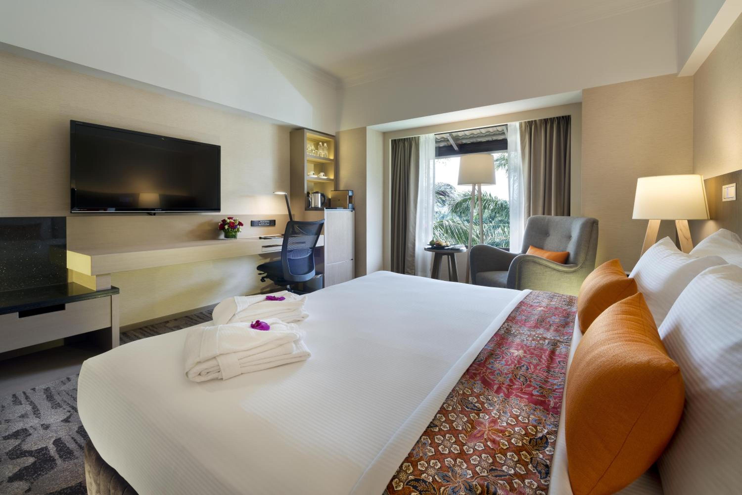 Deluxe King Room - Photo 2