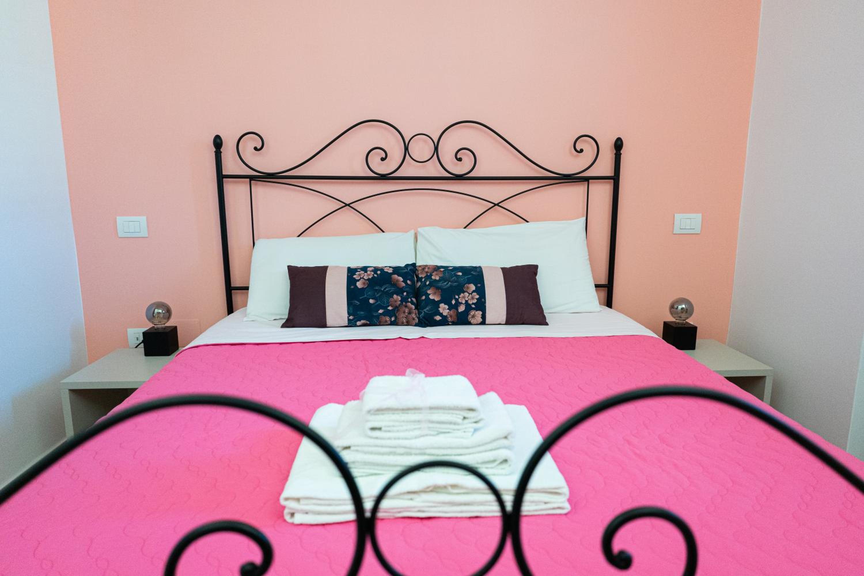 Economy Double Room - Photo 4