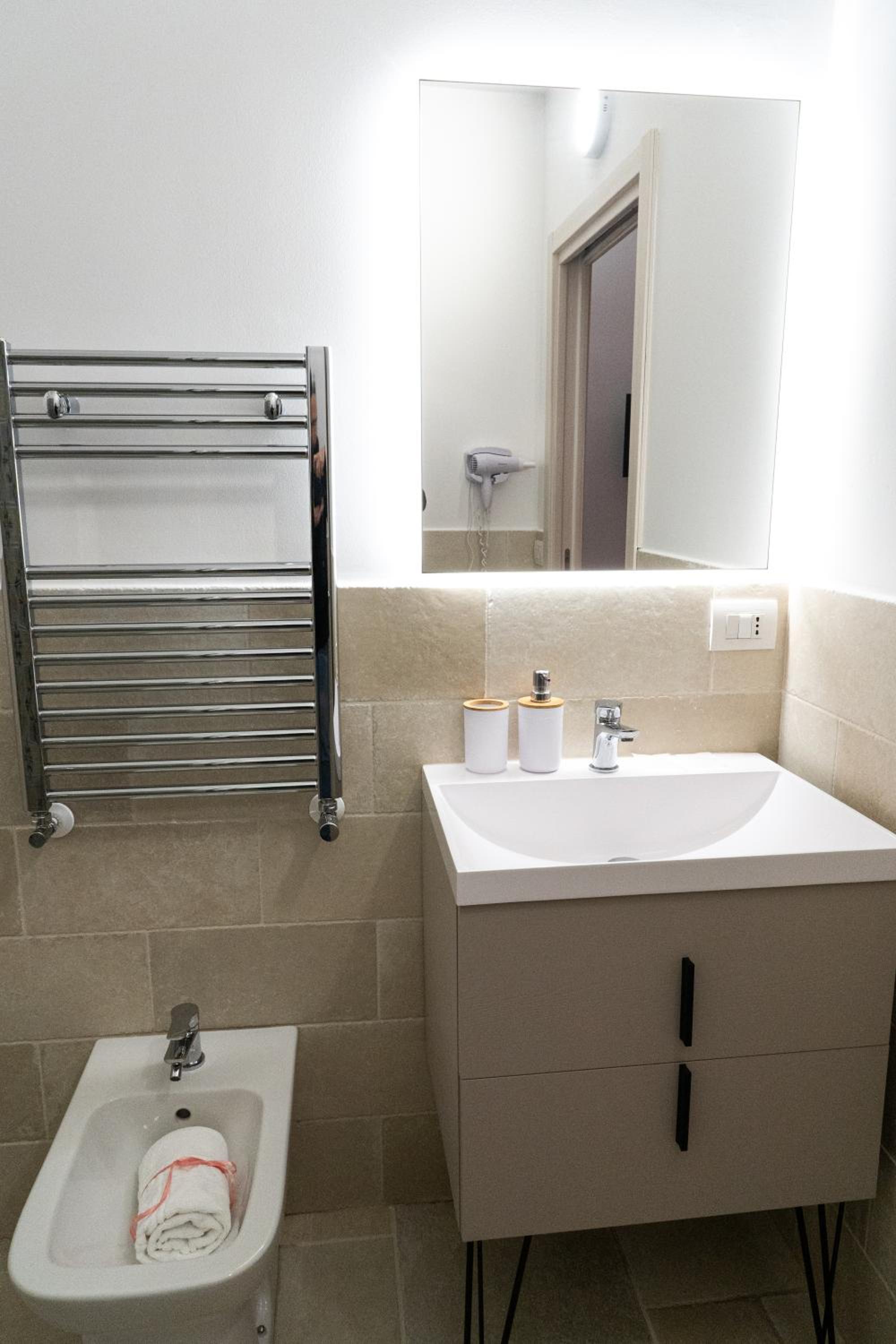 Economy Double Room - Photo 7