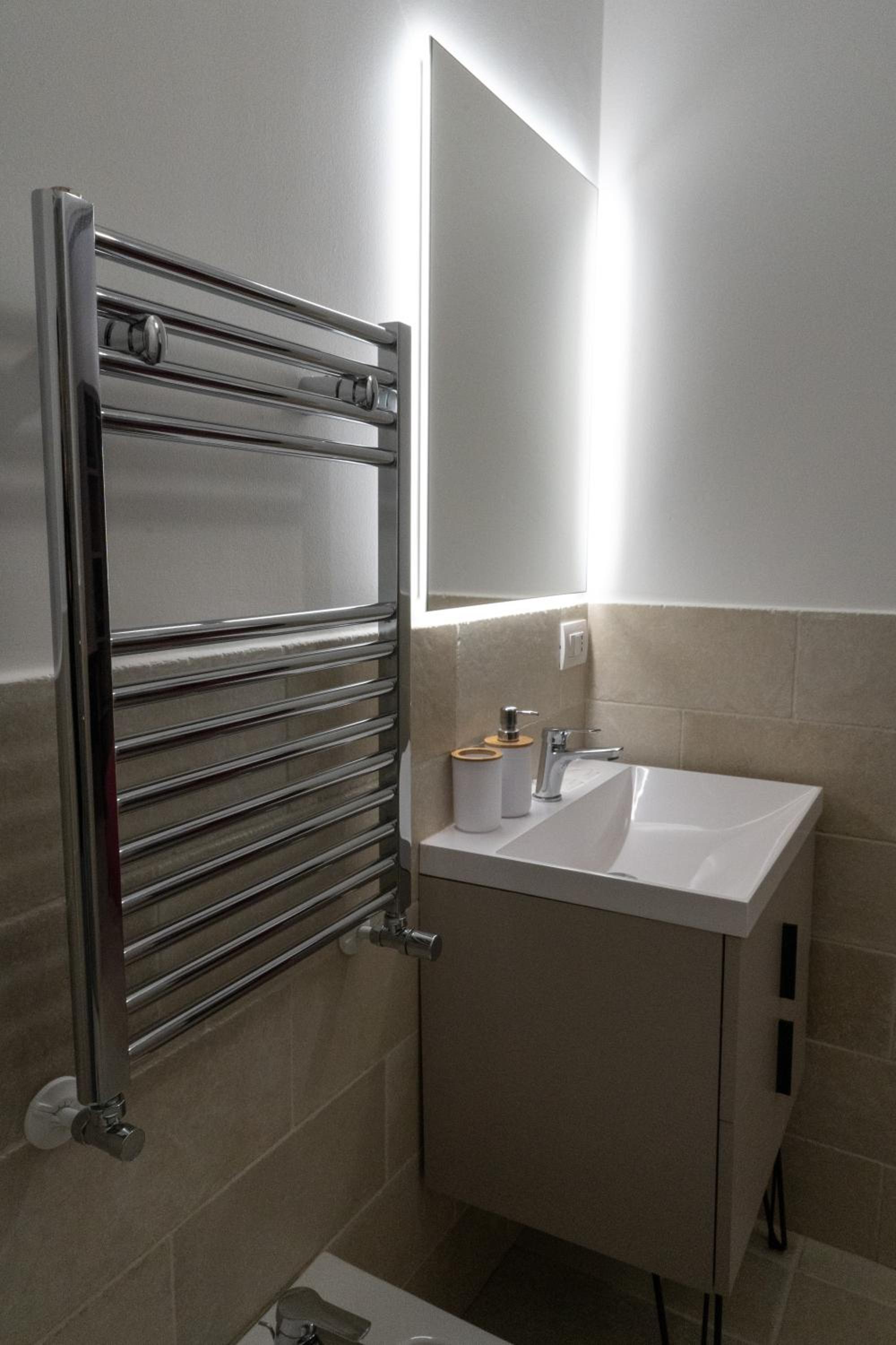 Economy Double Room - Photo 6