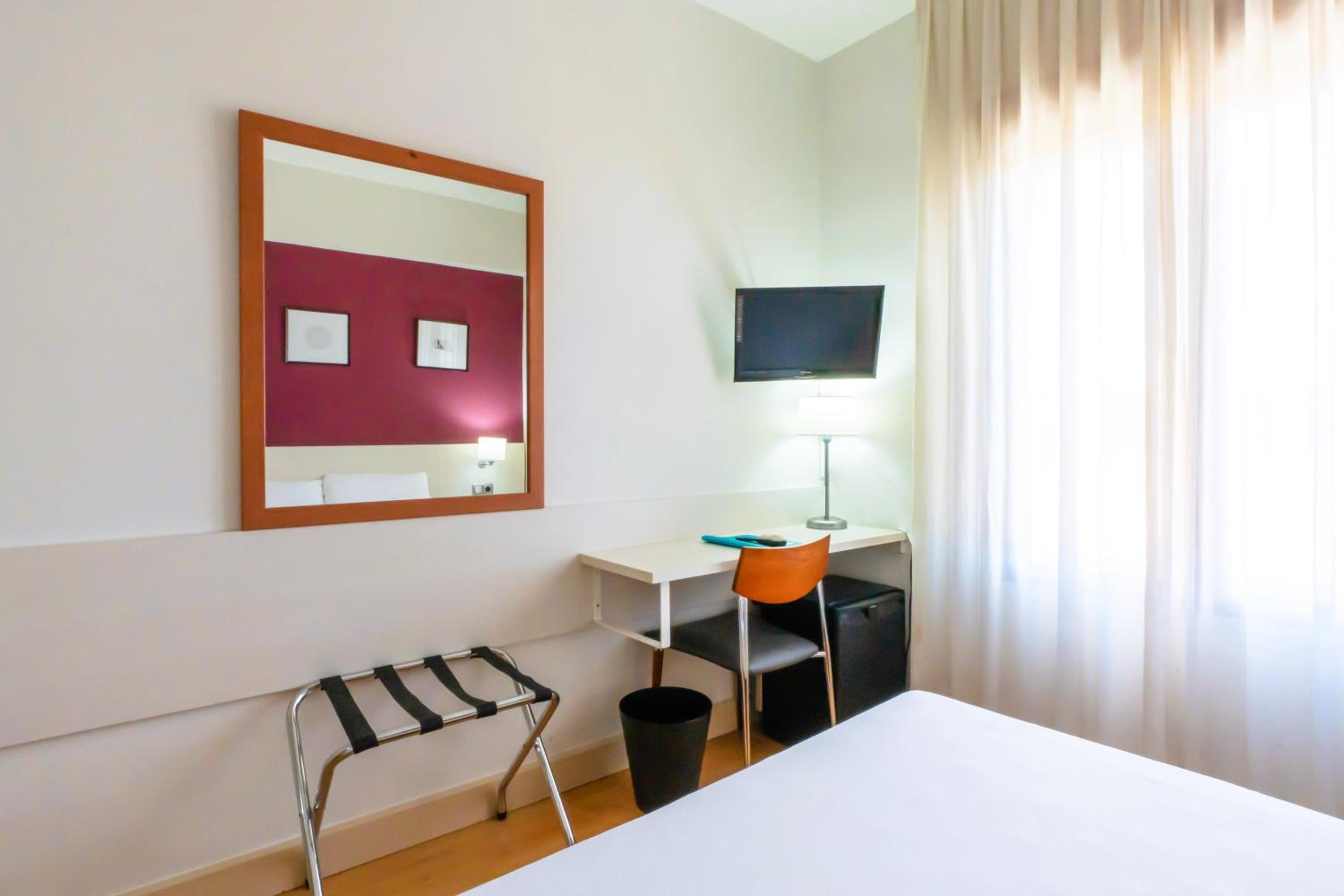 Basic Double Room - Photo 3
