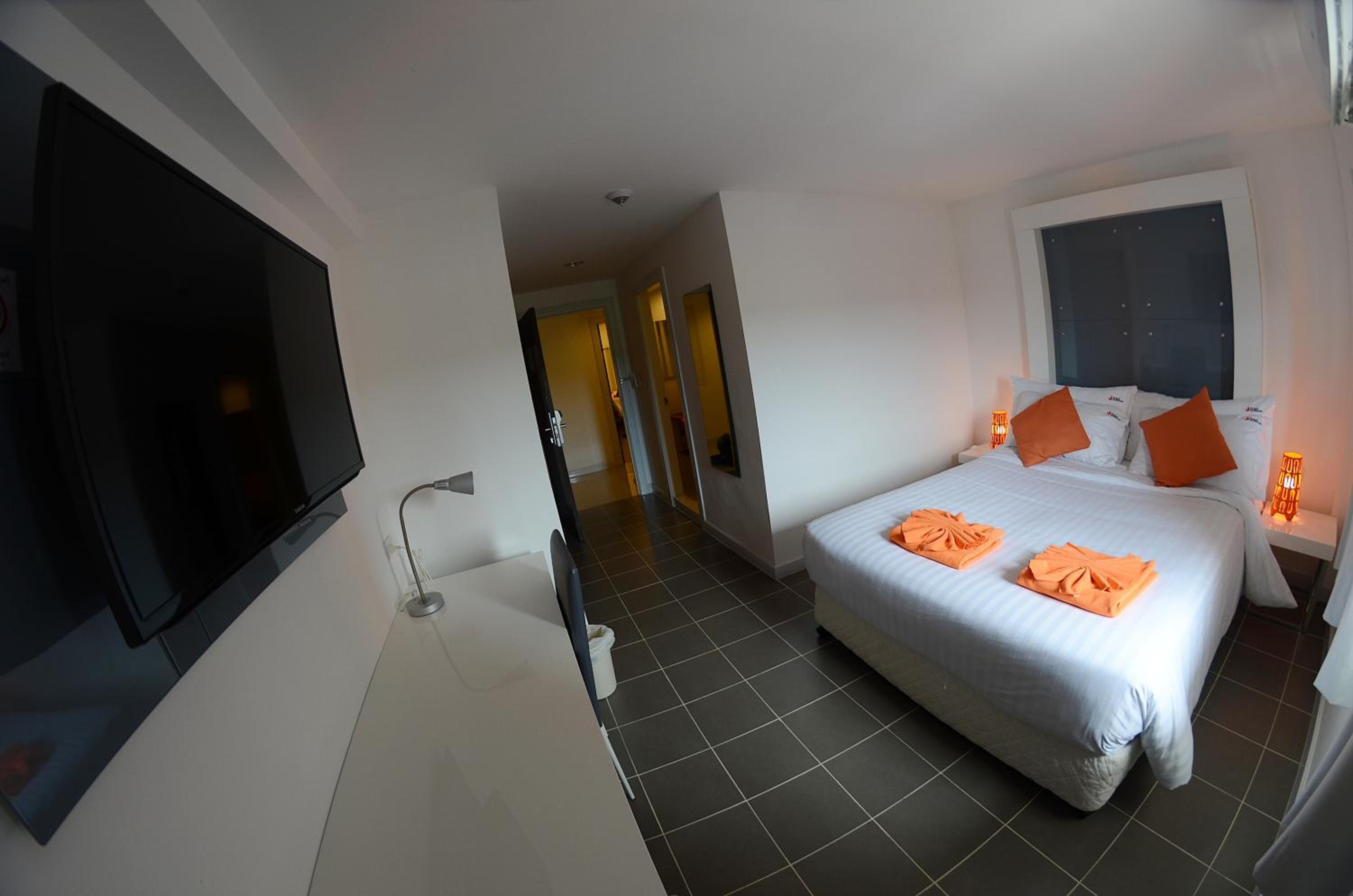 Standard Double Room - Photo 8
