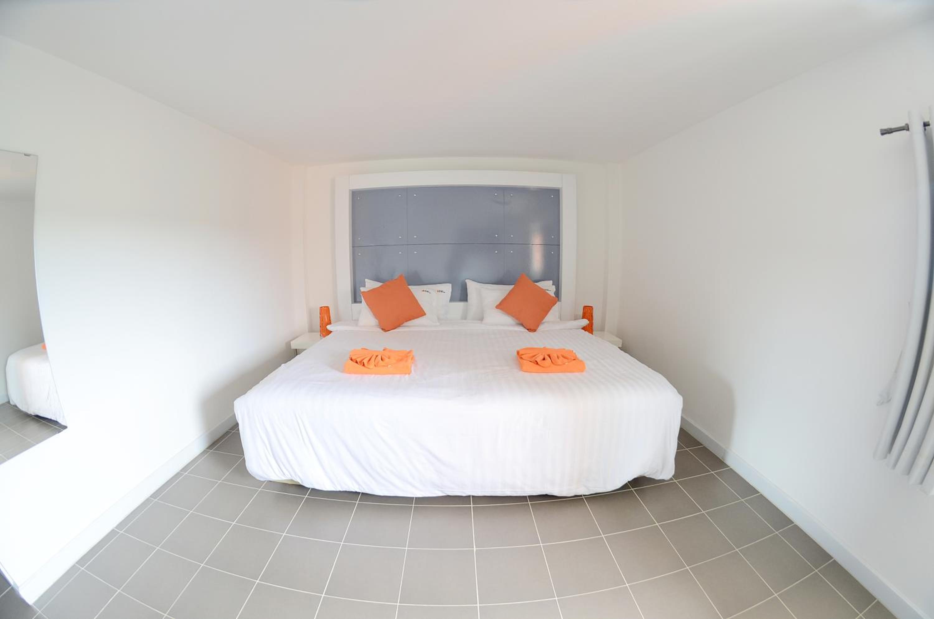 Deluxe Double or Twin Room - Photo 8