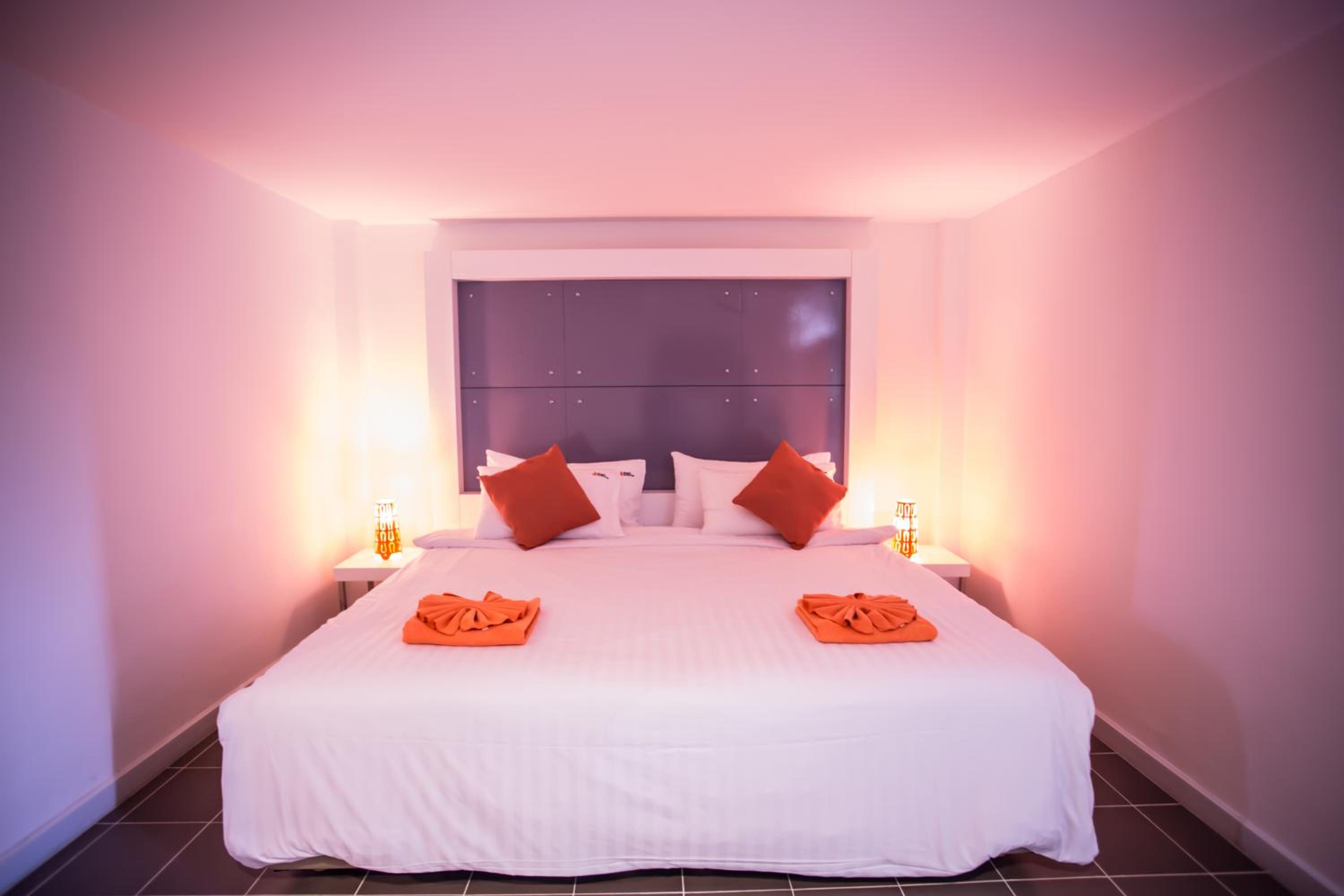 Deluxe Double or Twin Room - Photo 9