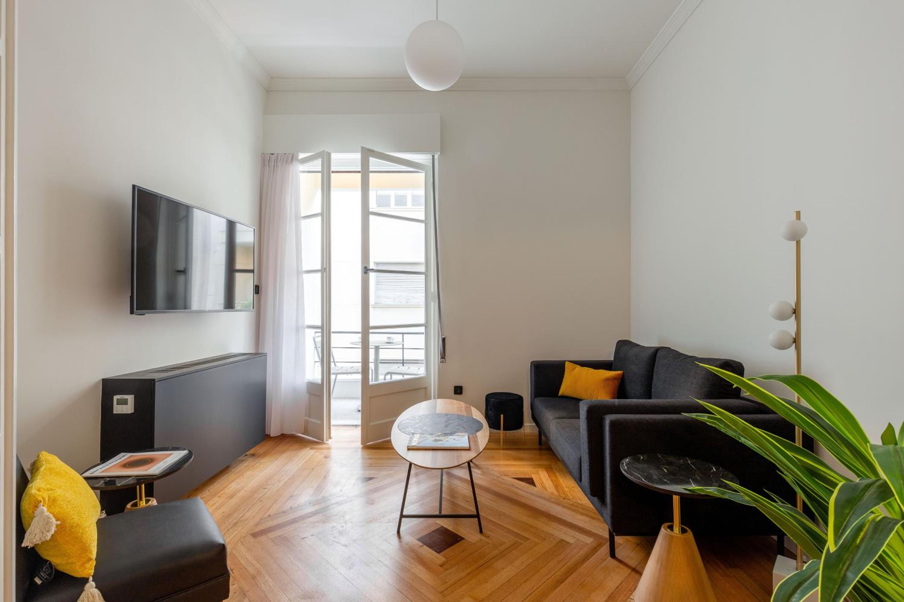 Queen Room with Balcony photo 1