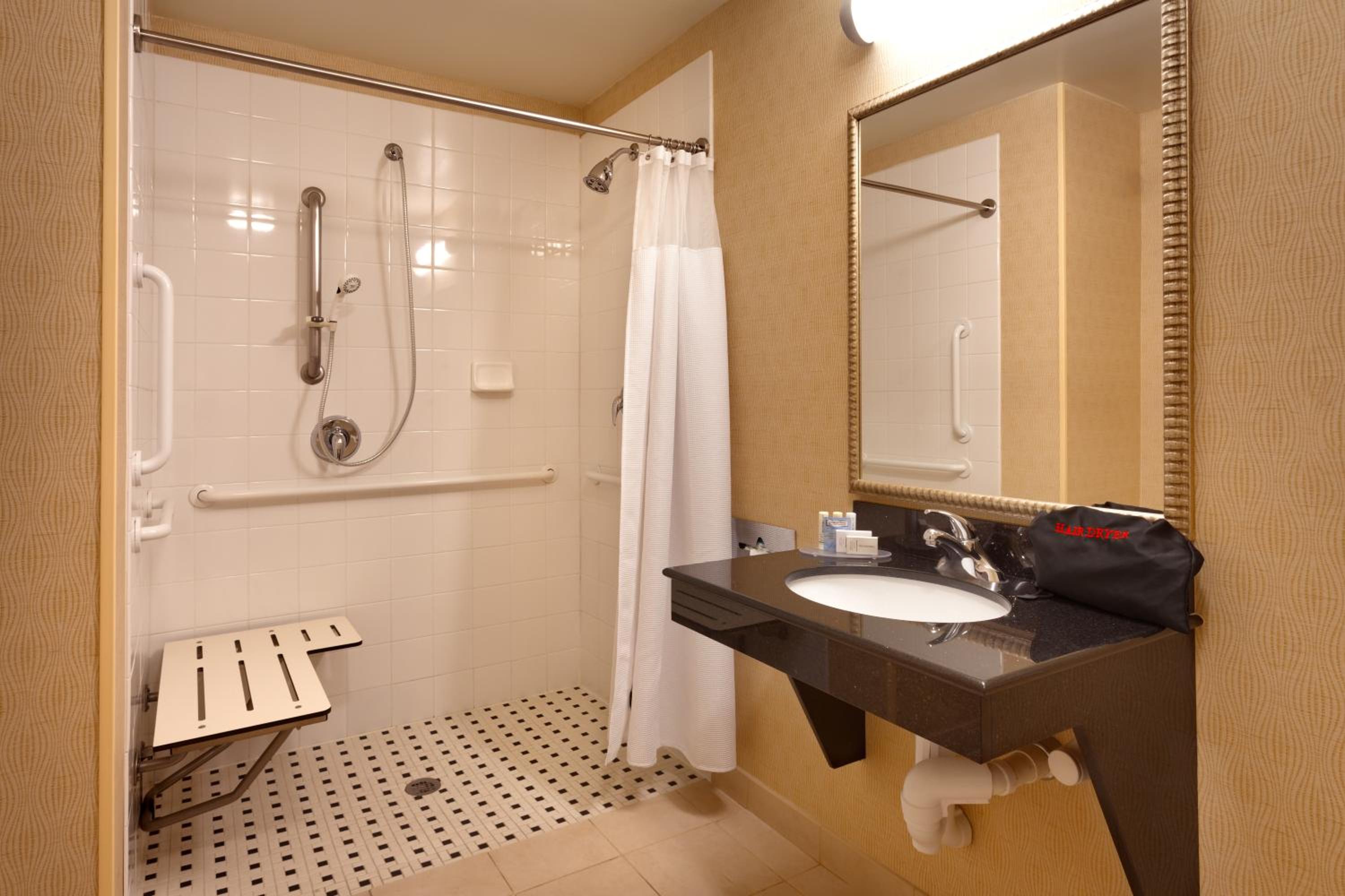 Queen Room with Two Queen Beds - Photo 1