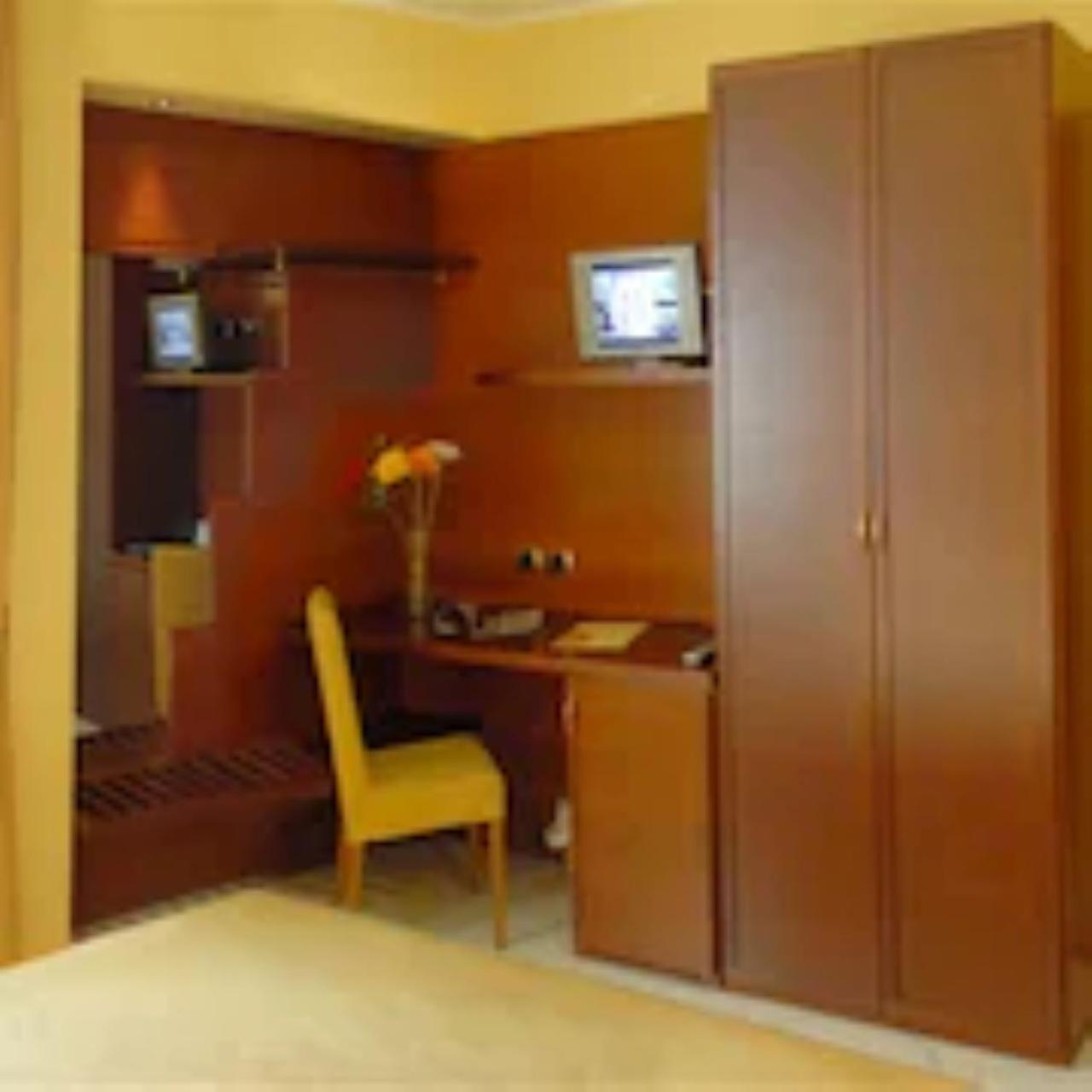Standard Queen Room - Non-Smoking - Photo 4