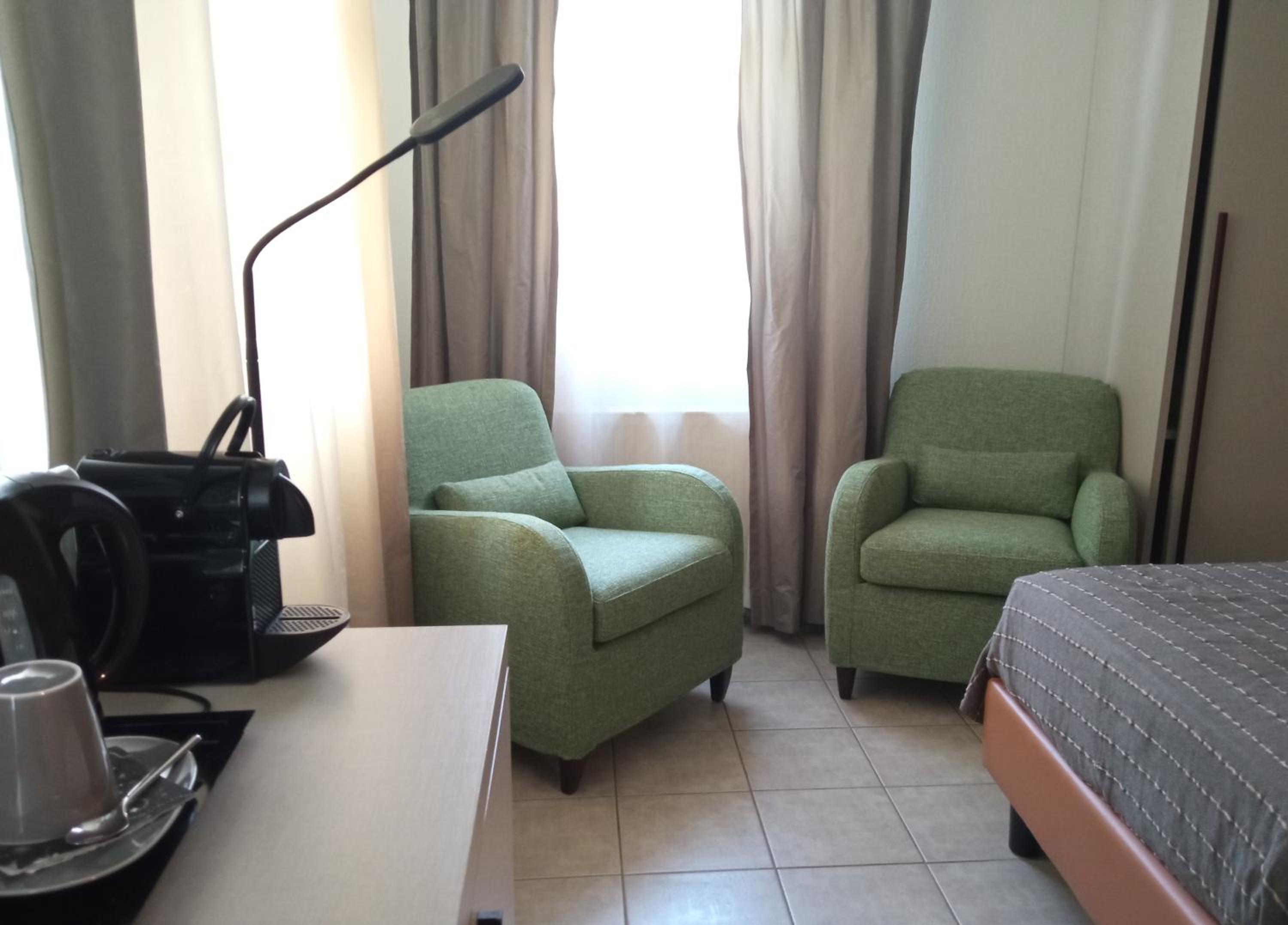 Twin Room with Shower - Photo 10