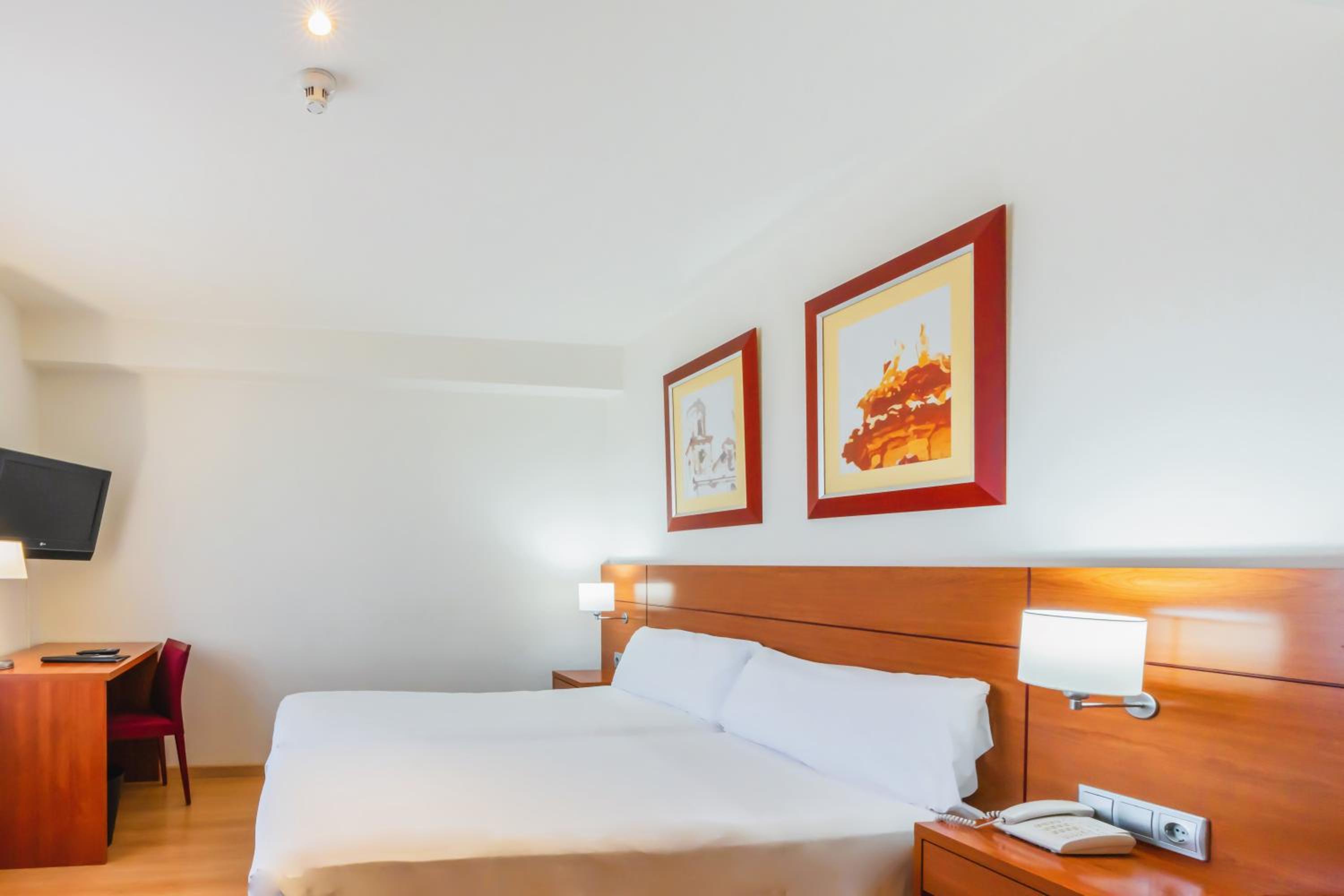 Standard Double Room - Photo 4