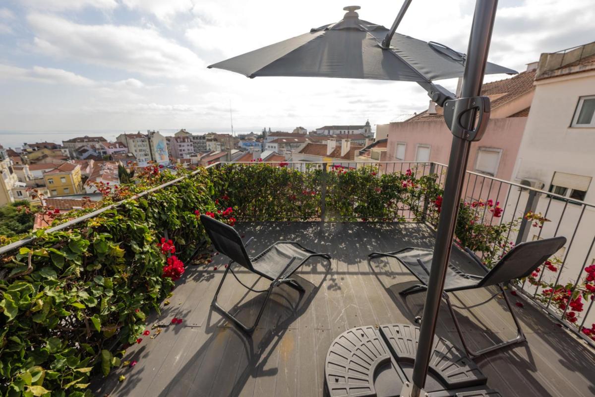 Apartment with Sea View - Photo 9