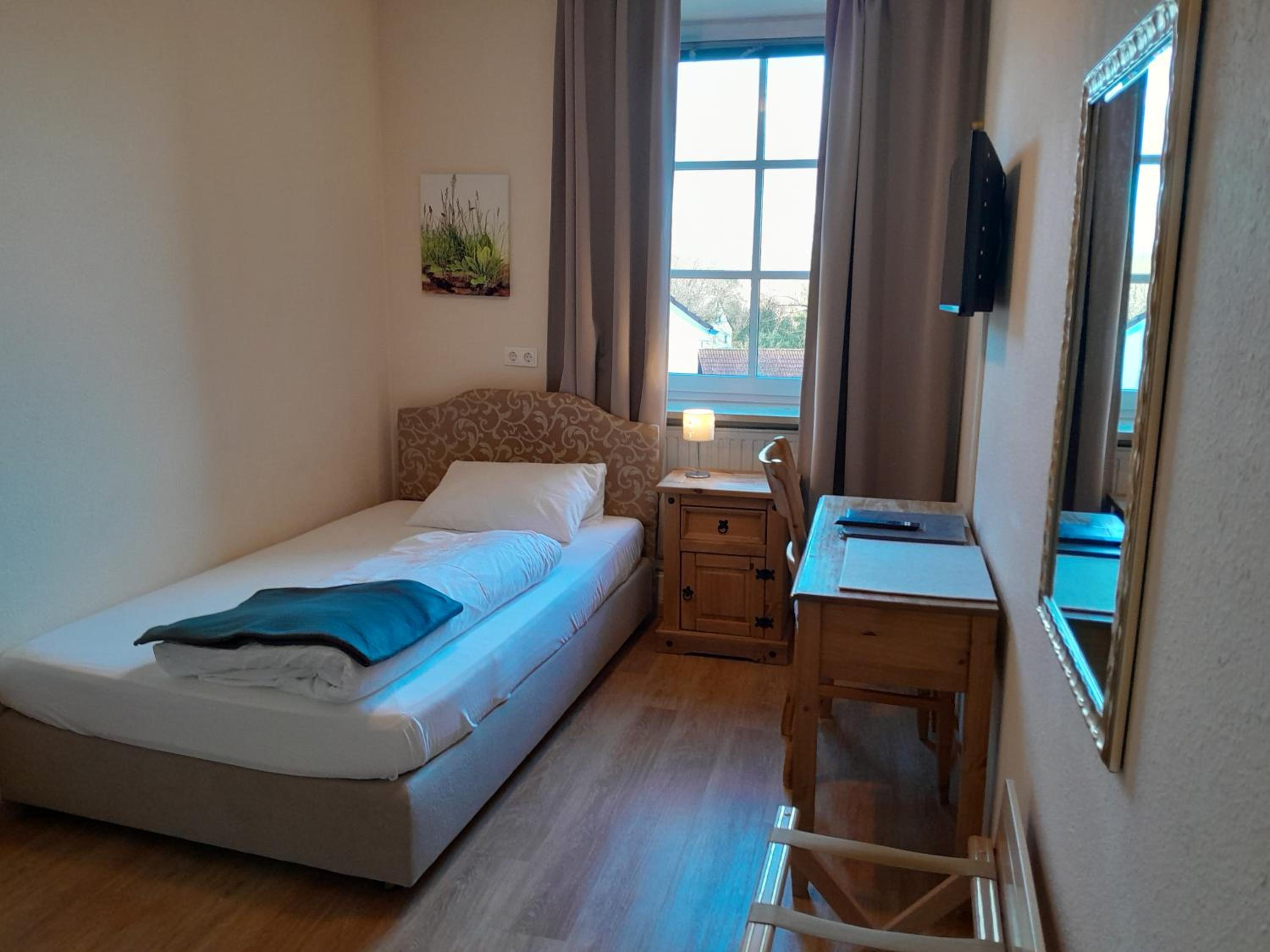 Single Room with Bathroom photo 2