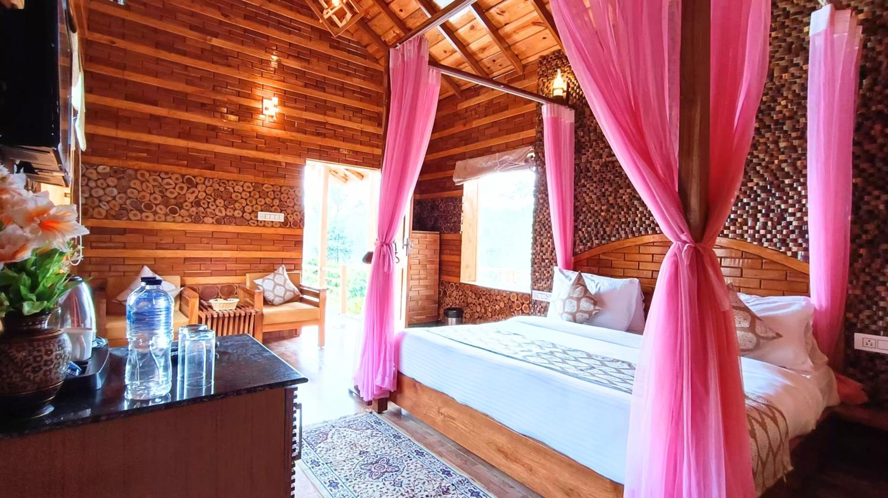 Luxury Pool View room - Photo 2