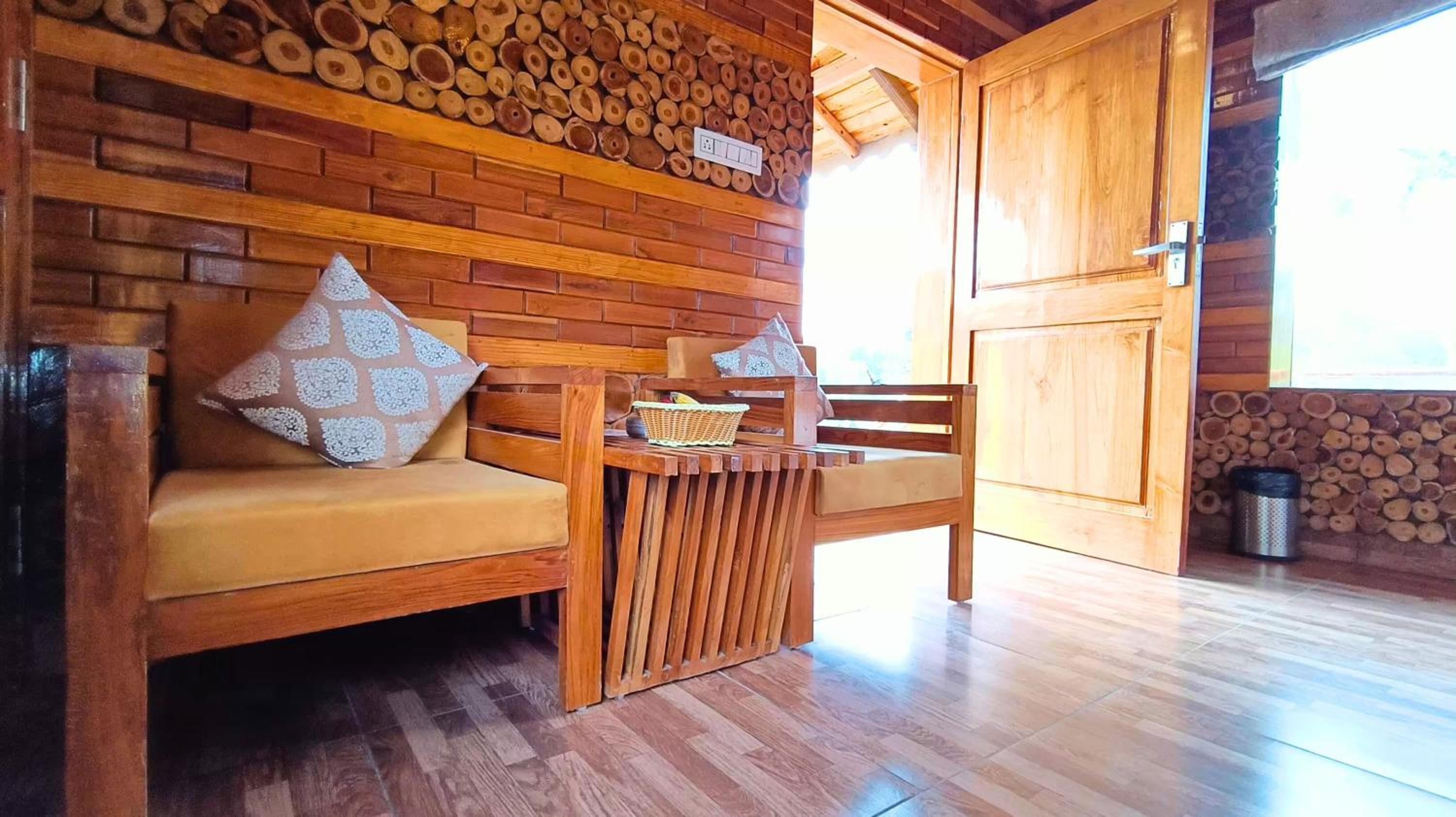 Luxury Pool View room - Photo 13
