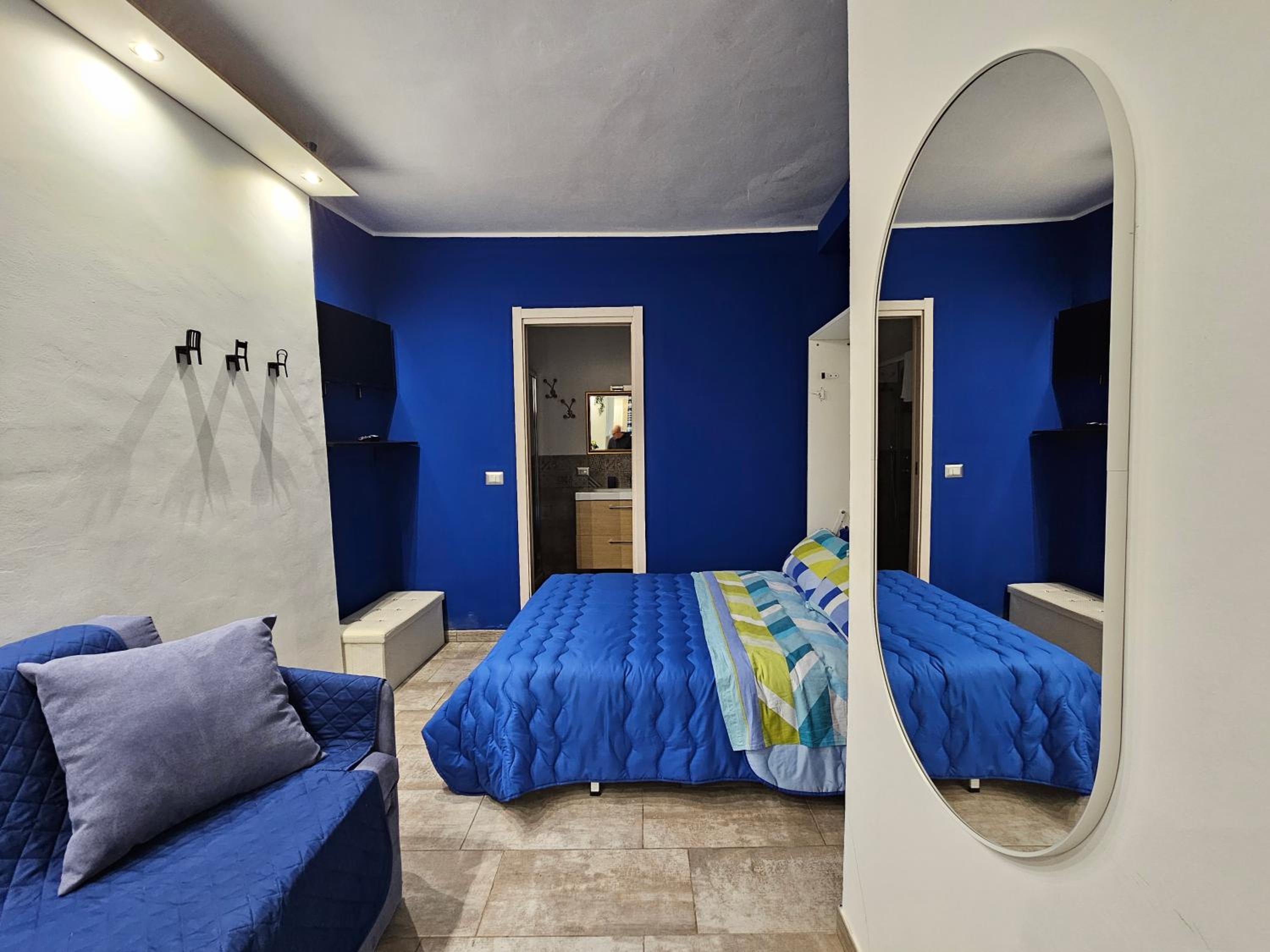 Apartment with Balcony - Photo 3