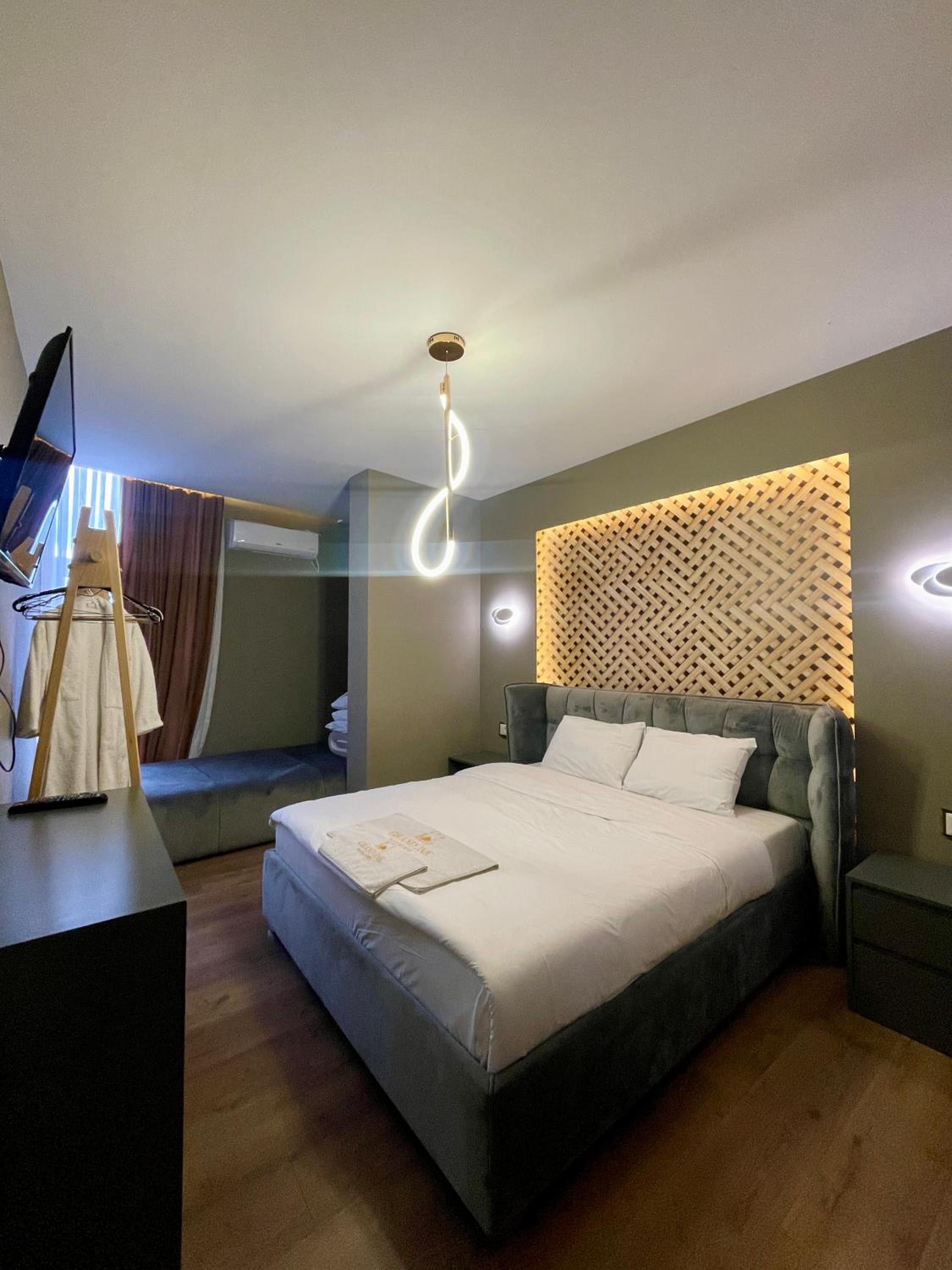 Deluxe Double Room (2 Adults + 1 Child) photo 1