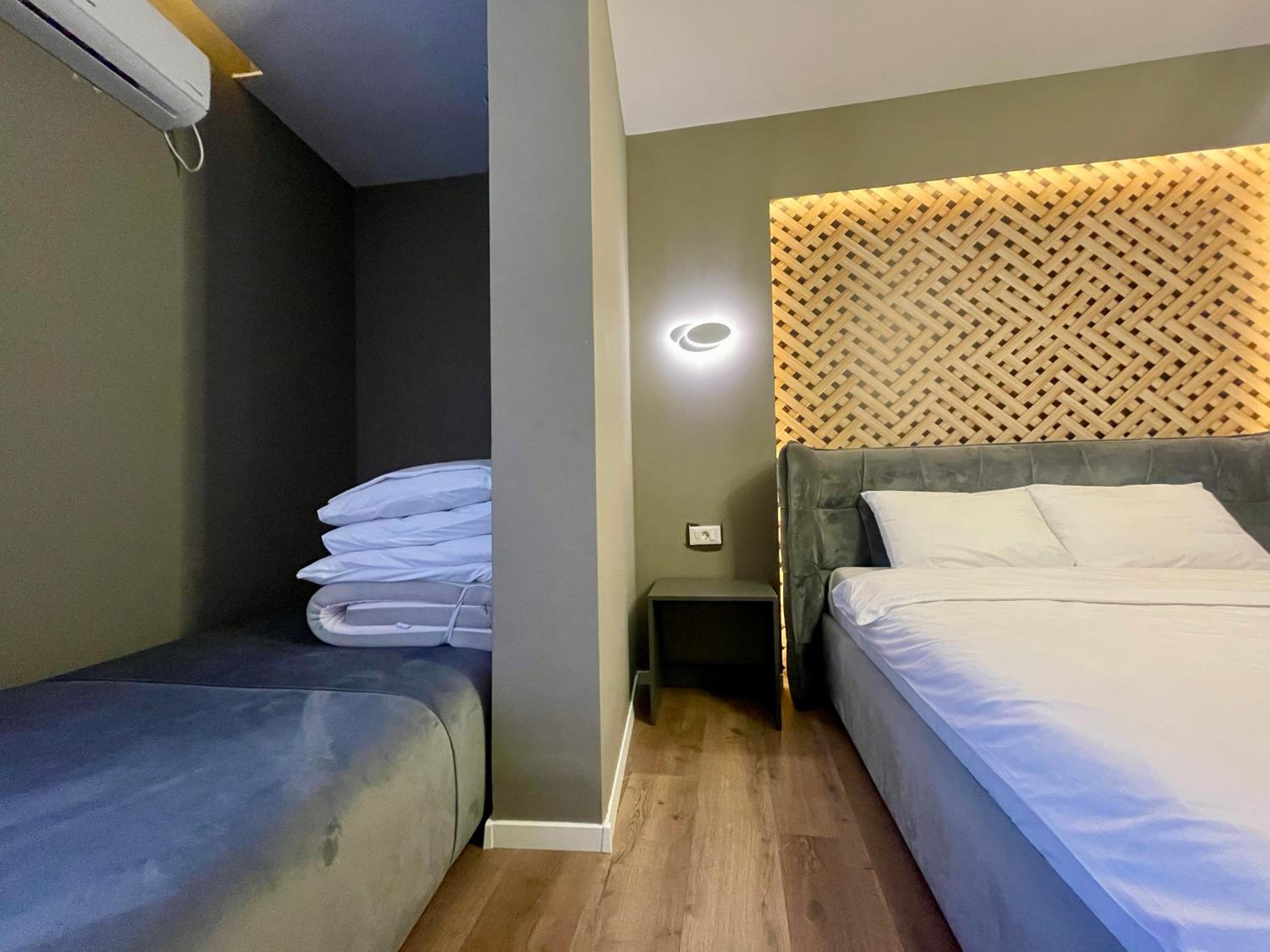 Deluxe Double Room (2 Adults + 1 Child) photo 2