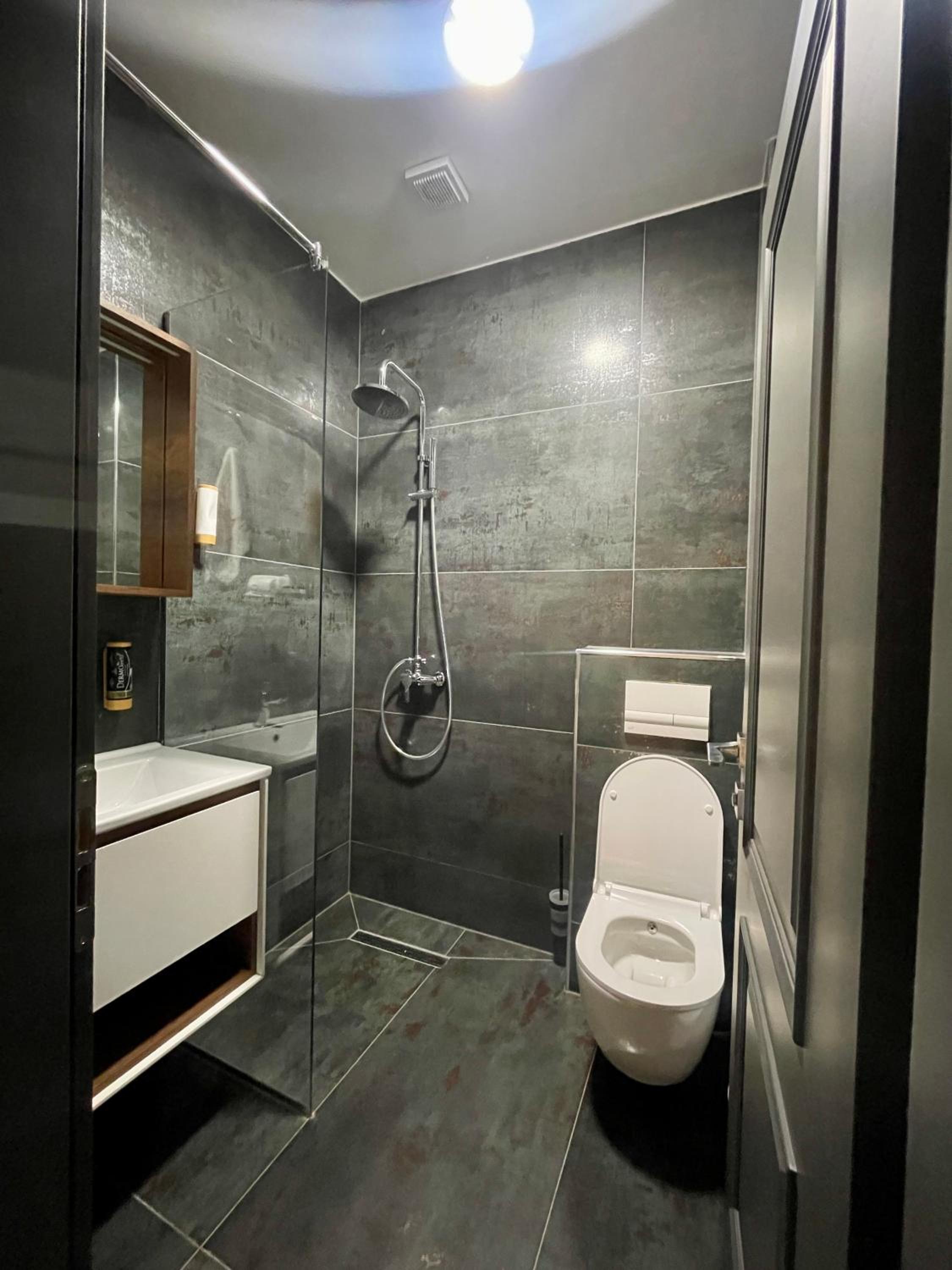 Deluxe Double Room (2 Adults + 1 Child) photo 3